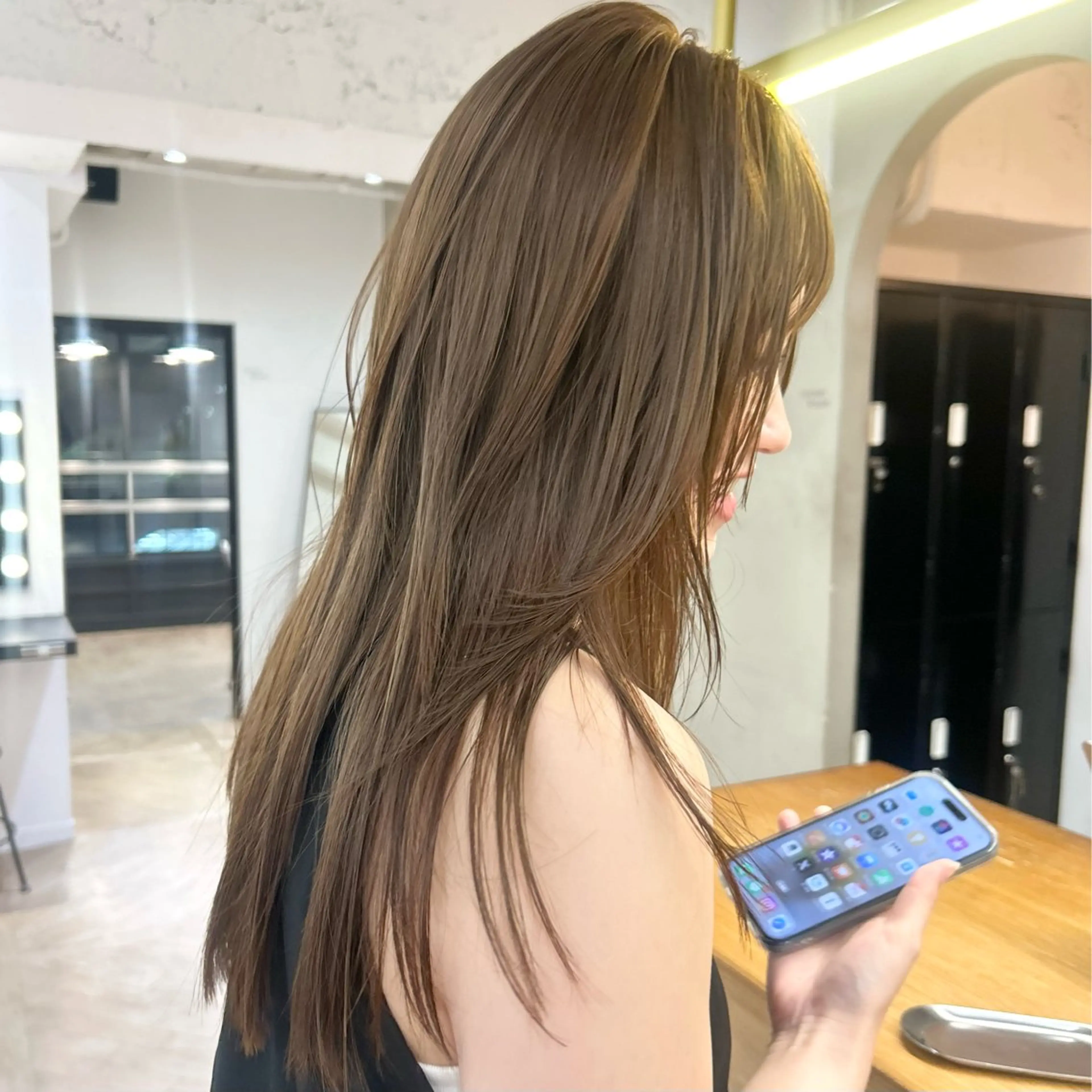ロング カラー ベージュカラー ブリーチ ブリーチなしカラー レイヤーカット トリートメント カット ヘアカラー トリートメント レイヤーカット/栄/ 顔周り/キトウモエノのヘアスタイル