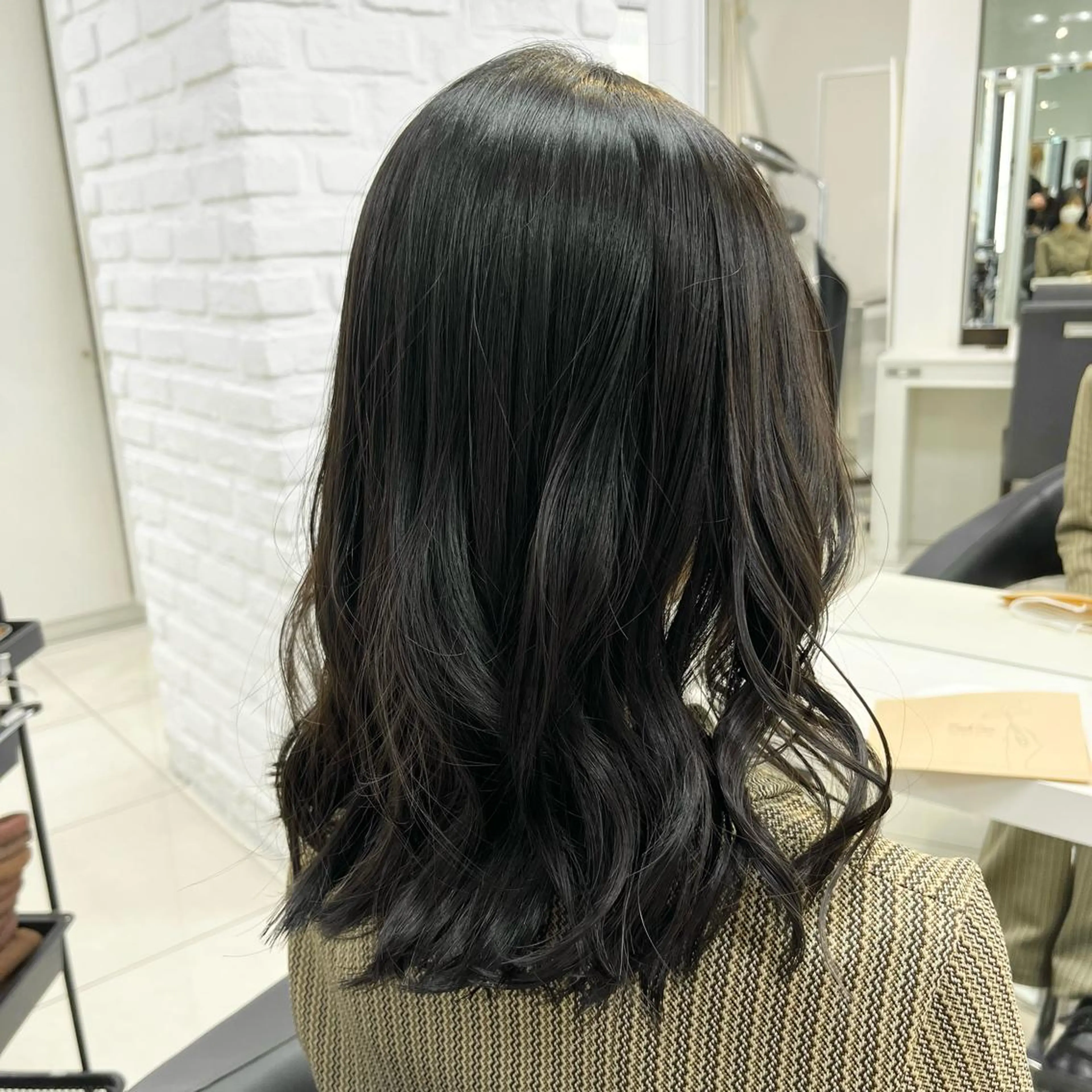 セミロング カラー 透明感カラー グレージュ オリーブグレージュ オリーブグレー カット ヘアカラー トリートメント メンズヘア専門🦊 RYOKAのヘアスタイル