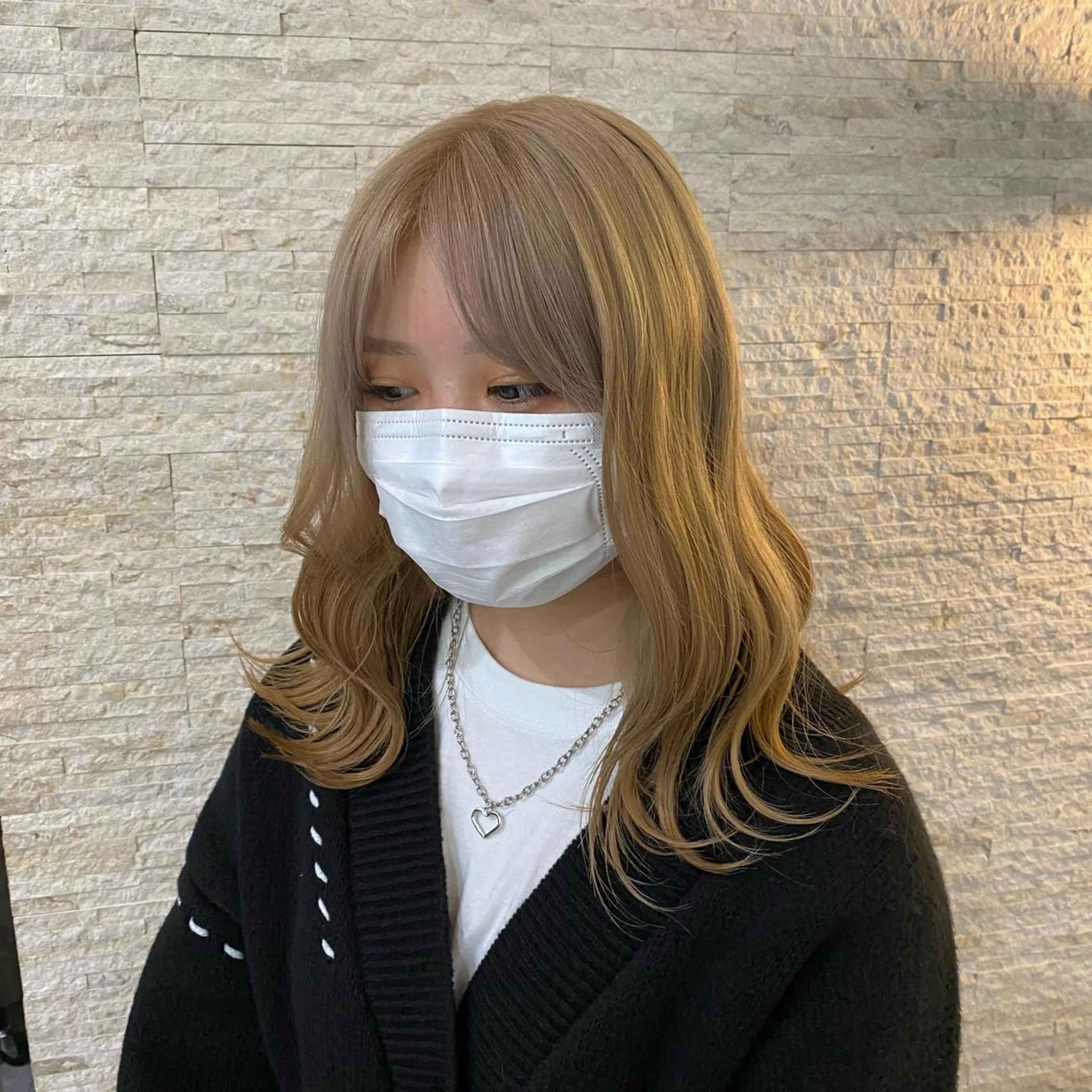 ロング カラー ベージュカラー ブリーチ ブラウンカラー グレージュ ミルクティーベージュ Agu hair TENOE大宮氷川参道店所属・☀️透明感艶感カラー 増田魁土☀️のヘアスタイル