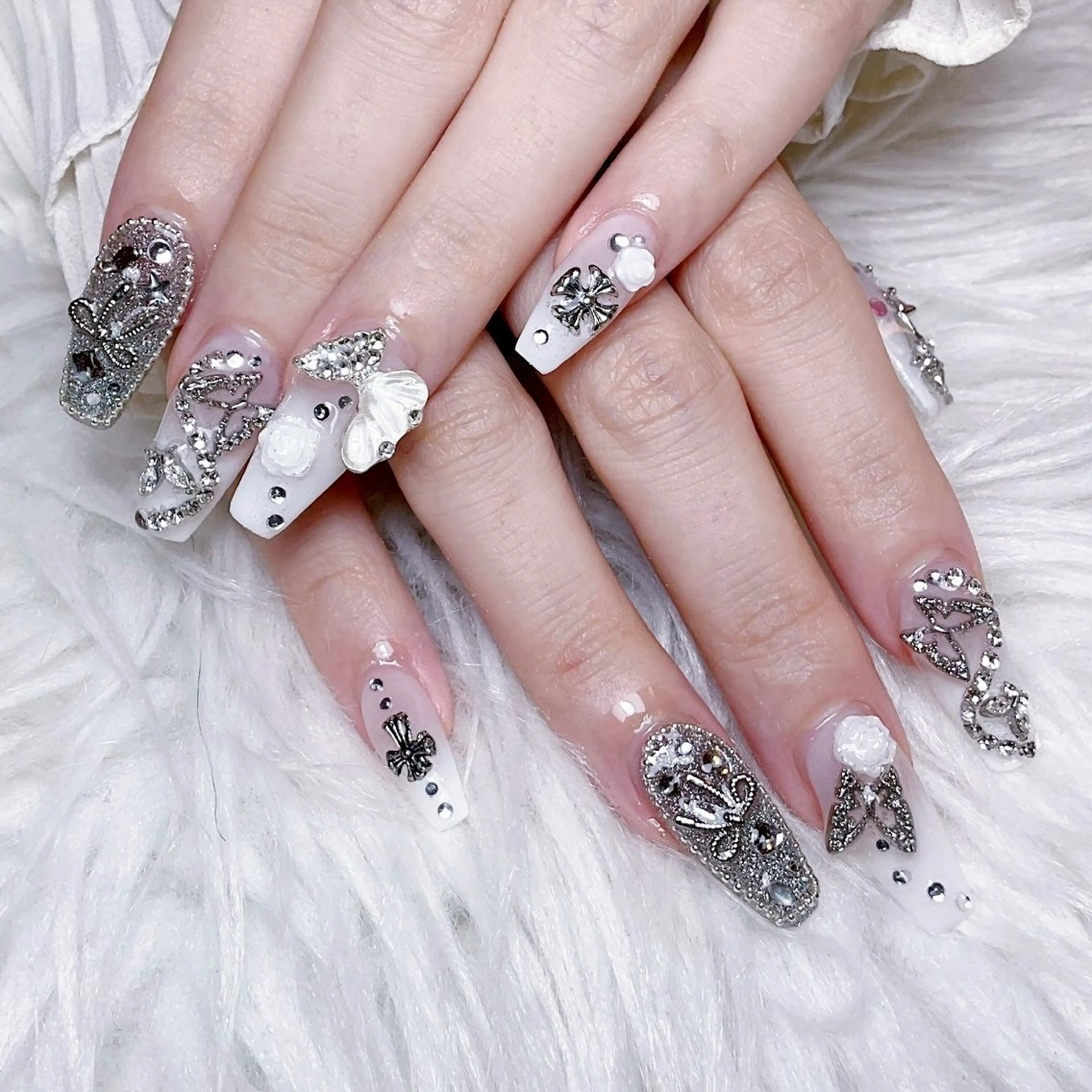 ネイル ハンドネイル ☁️Yun nail KiKi☁️のネイルデザイン