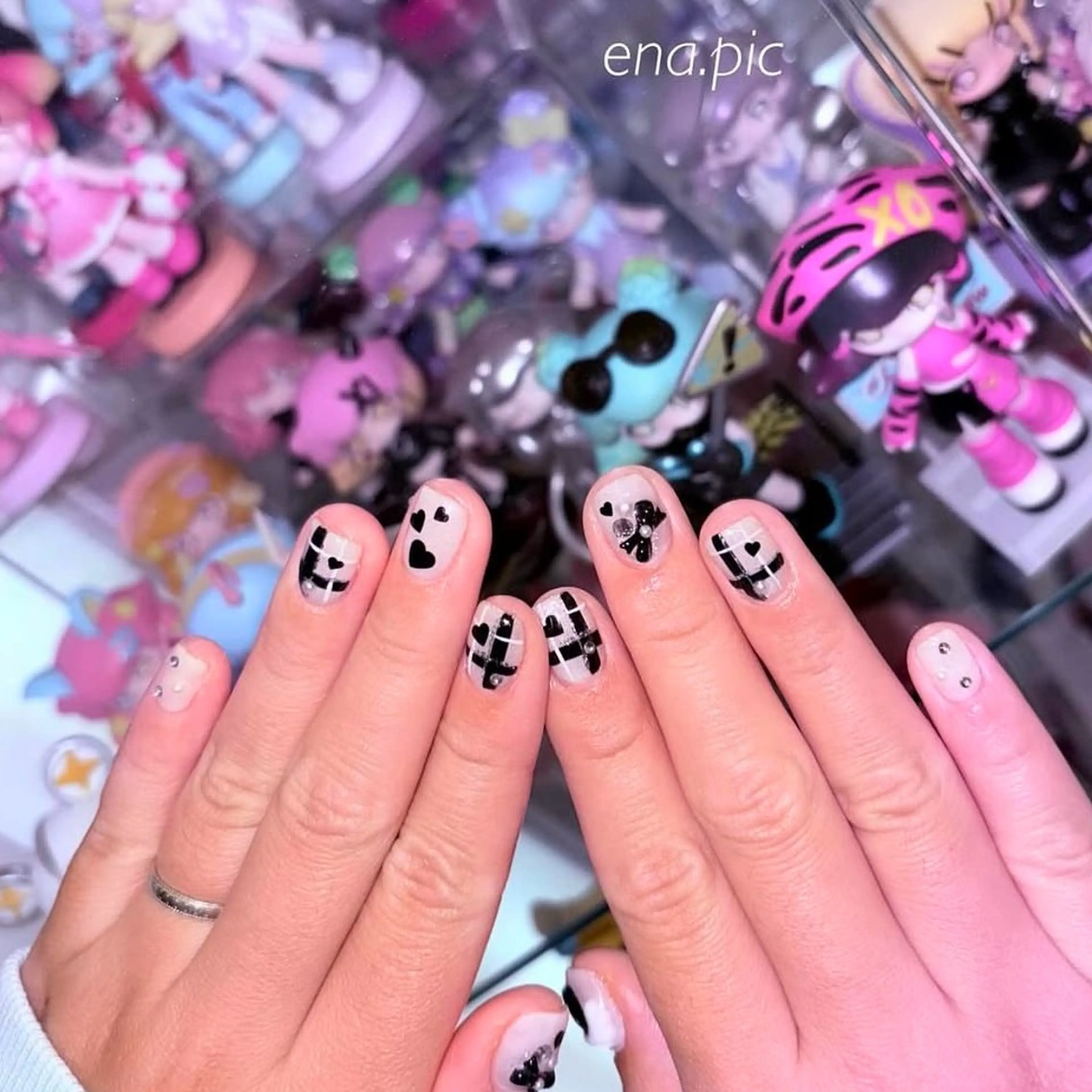 ネイル フレンチネイル ガーリー グラデーション ハート スカルプネイル toyvenail 🖤enaのネイルデザイン