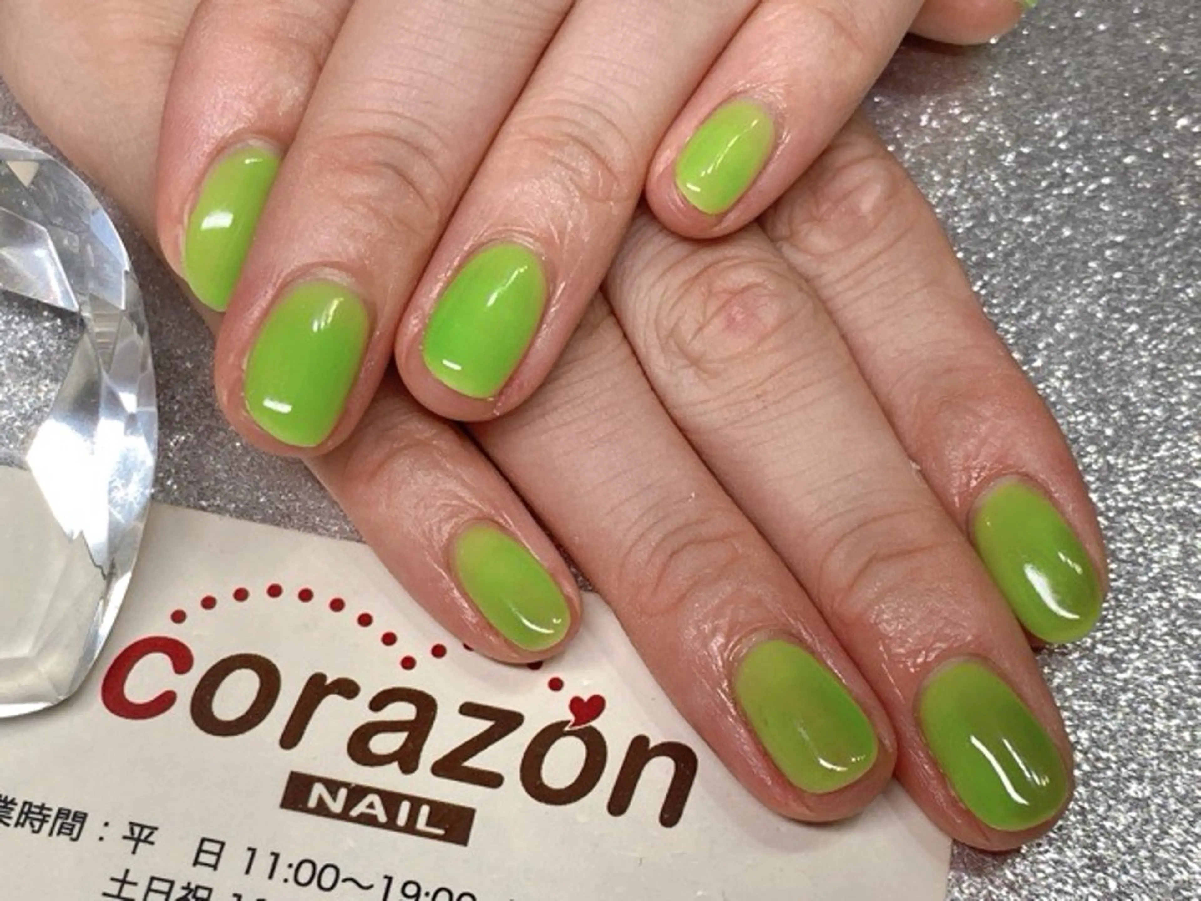 ネイル ジェルネイル グリーン ワンカラーネイル ハンドネイル corazon所属・ネイリスト aicoのネイルデザイン