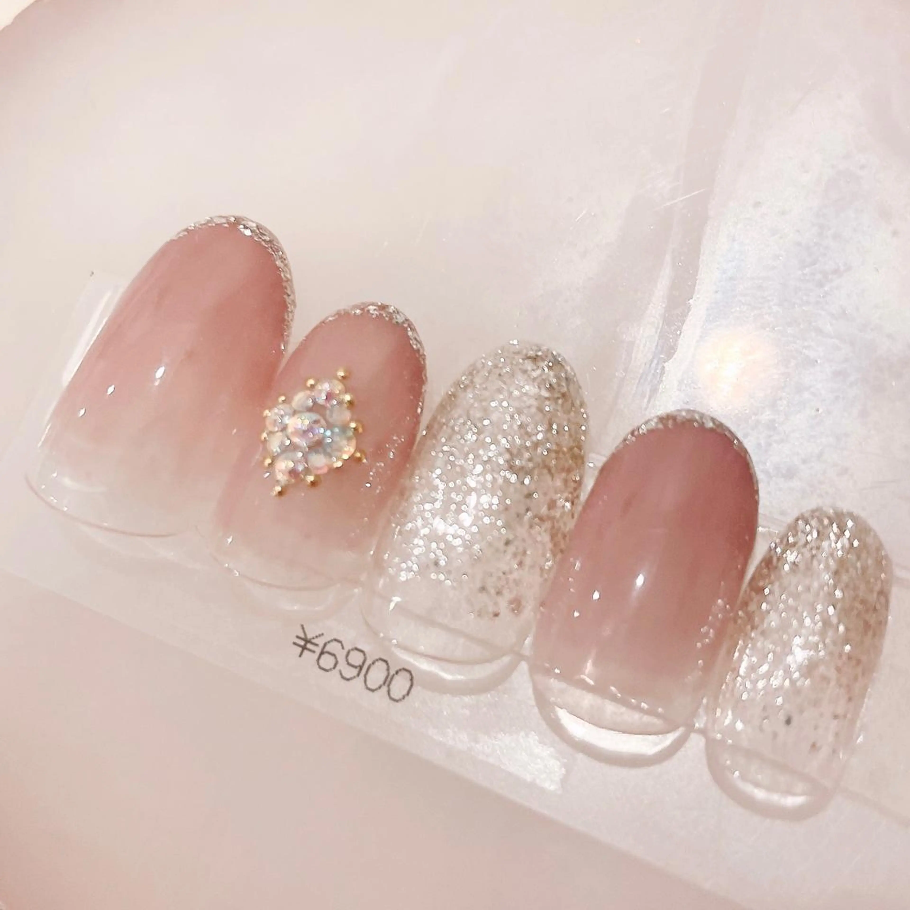 ネイル アートネイル キラキラネイル ラメ(グリッター) ピンク ピンクベージュ ハンドネイル CHIARA nailsのネイルデザイン