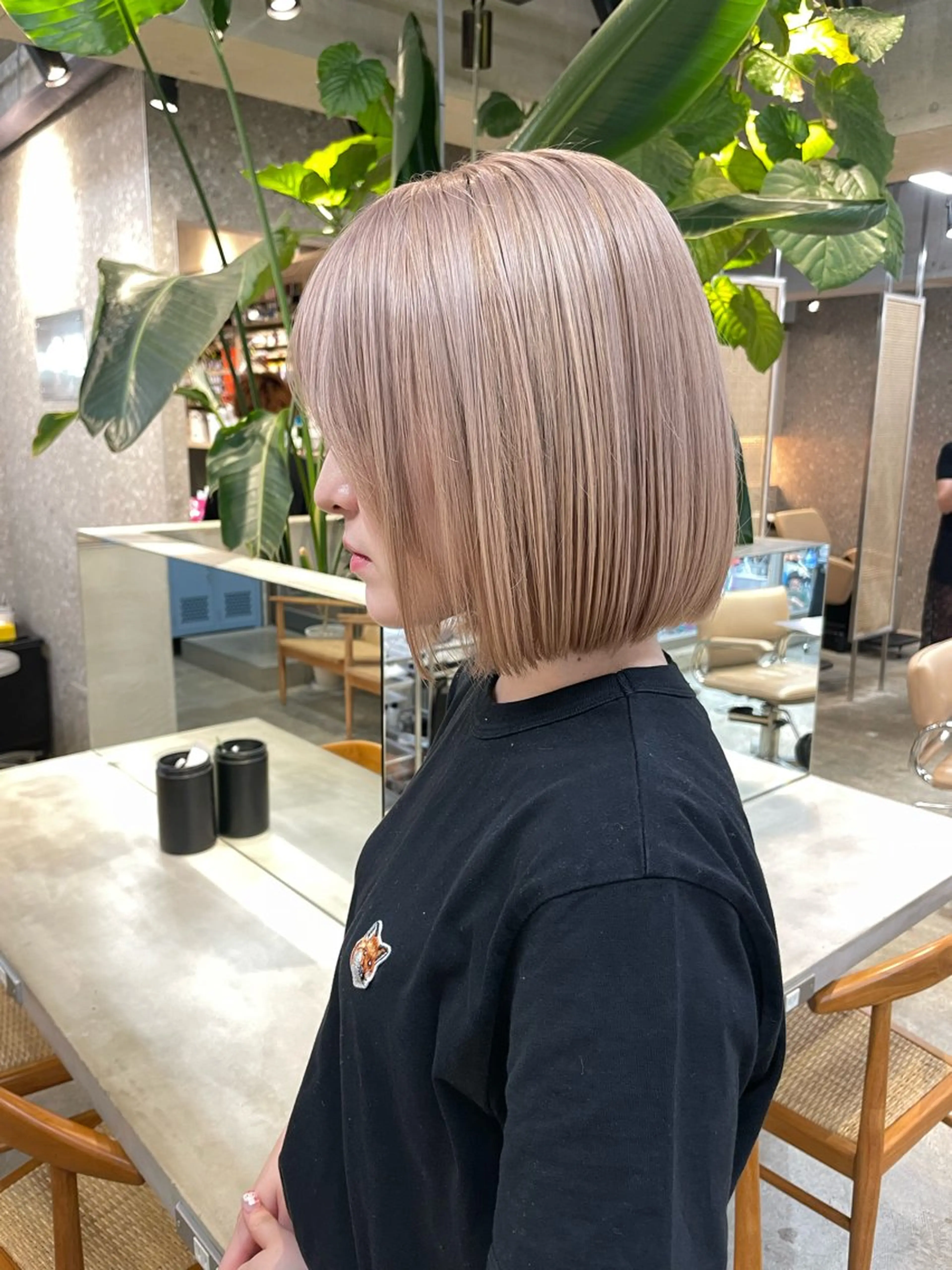 ショート ボブ cinq PROJECT所属・ミルクティーベージュ /三村克彦のヘアスタイル