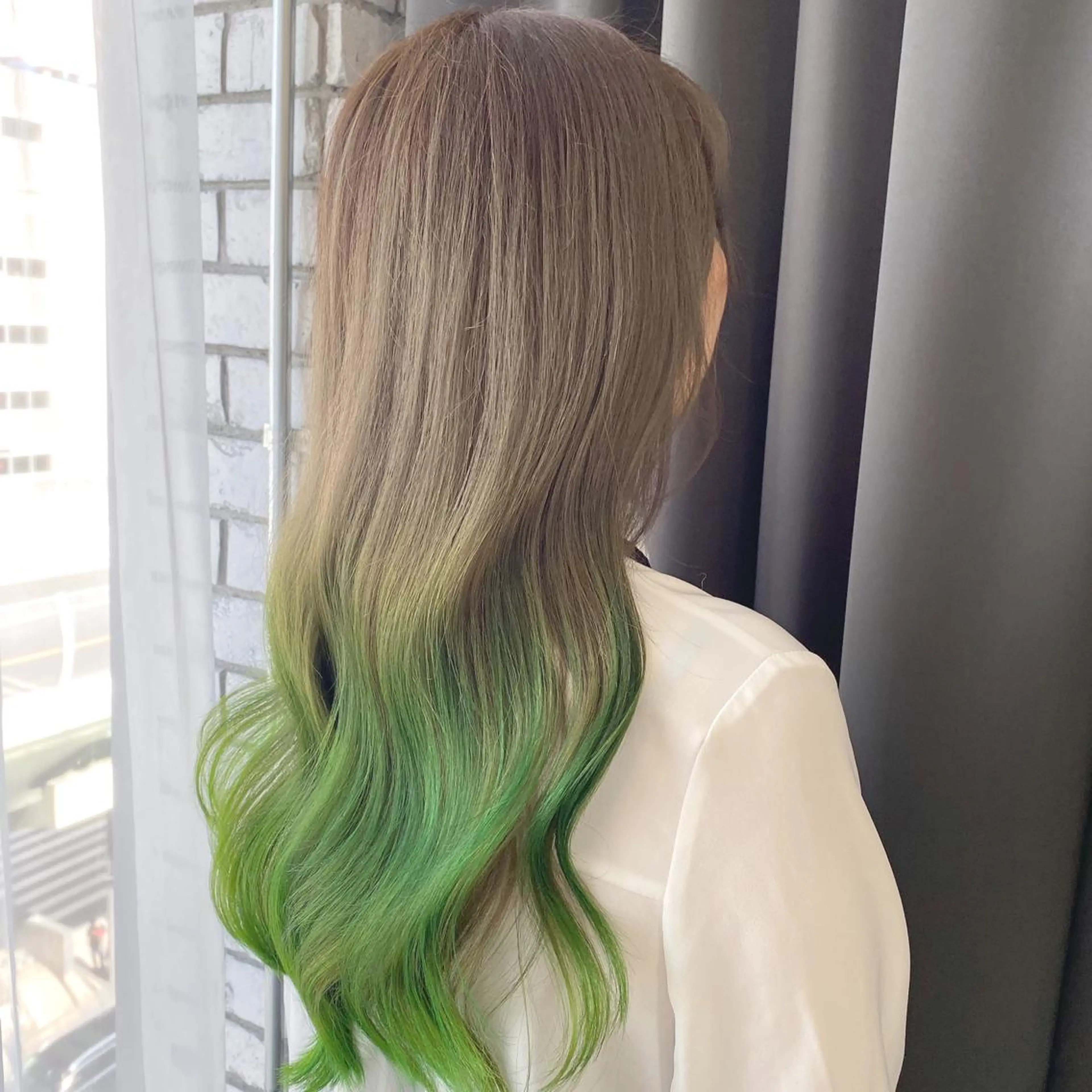 ロング カラー ブリーチ ORIKA 美容室のヘアスタイル