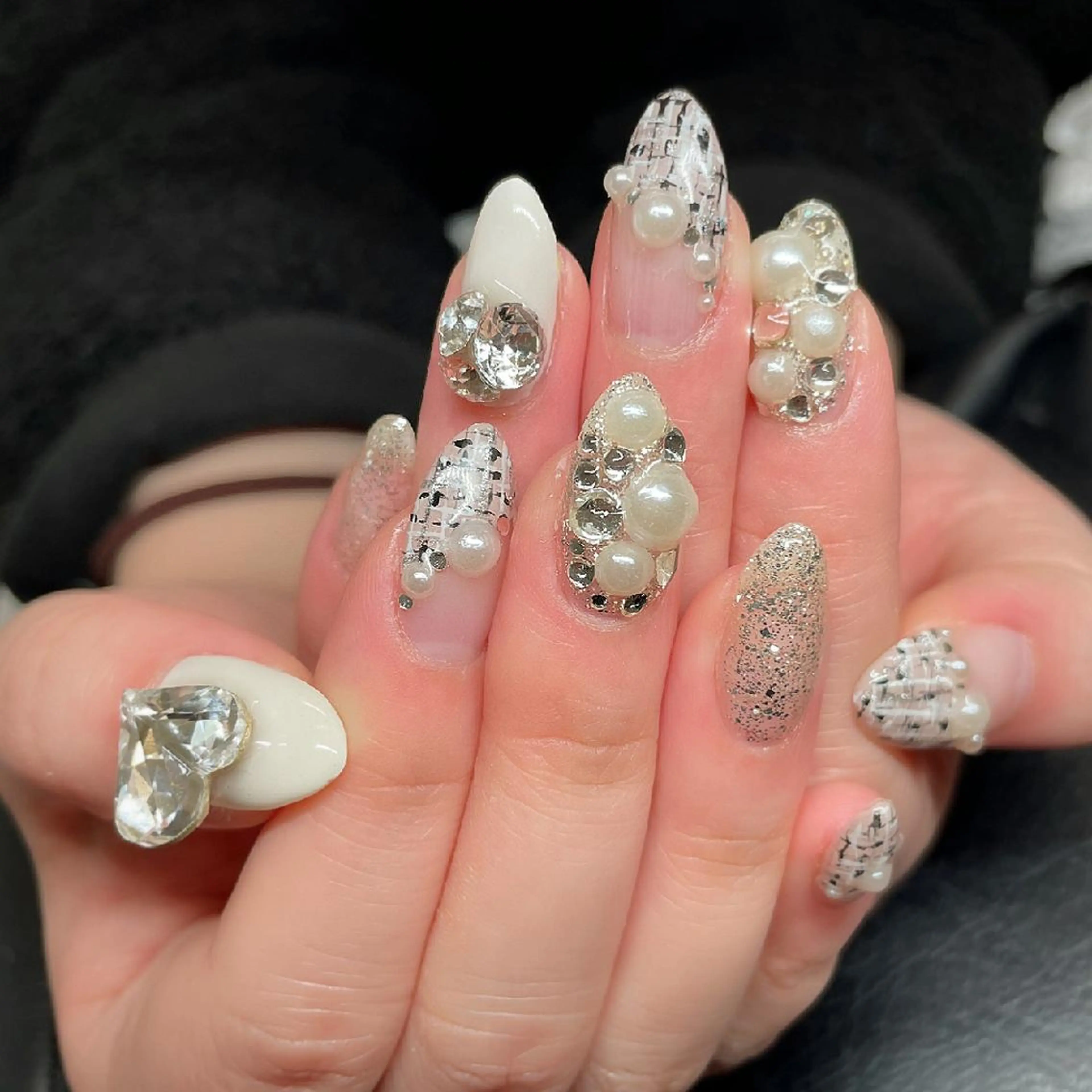 ネイル ラメ(グリッター) シルバー ストーンネイル 冬ネイル ハンドネイル フットネイル AQUA NAIL所属・AQUA NAILのネイルデザイン