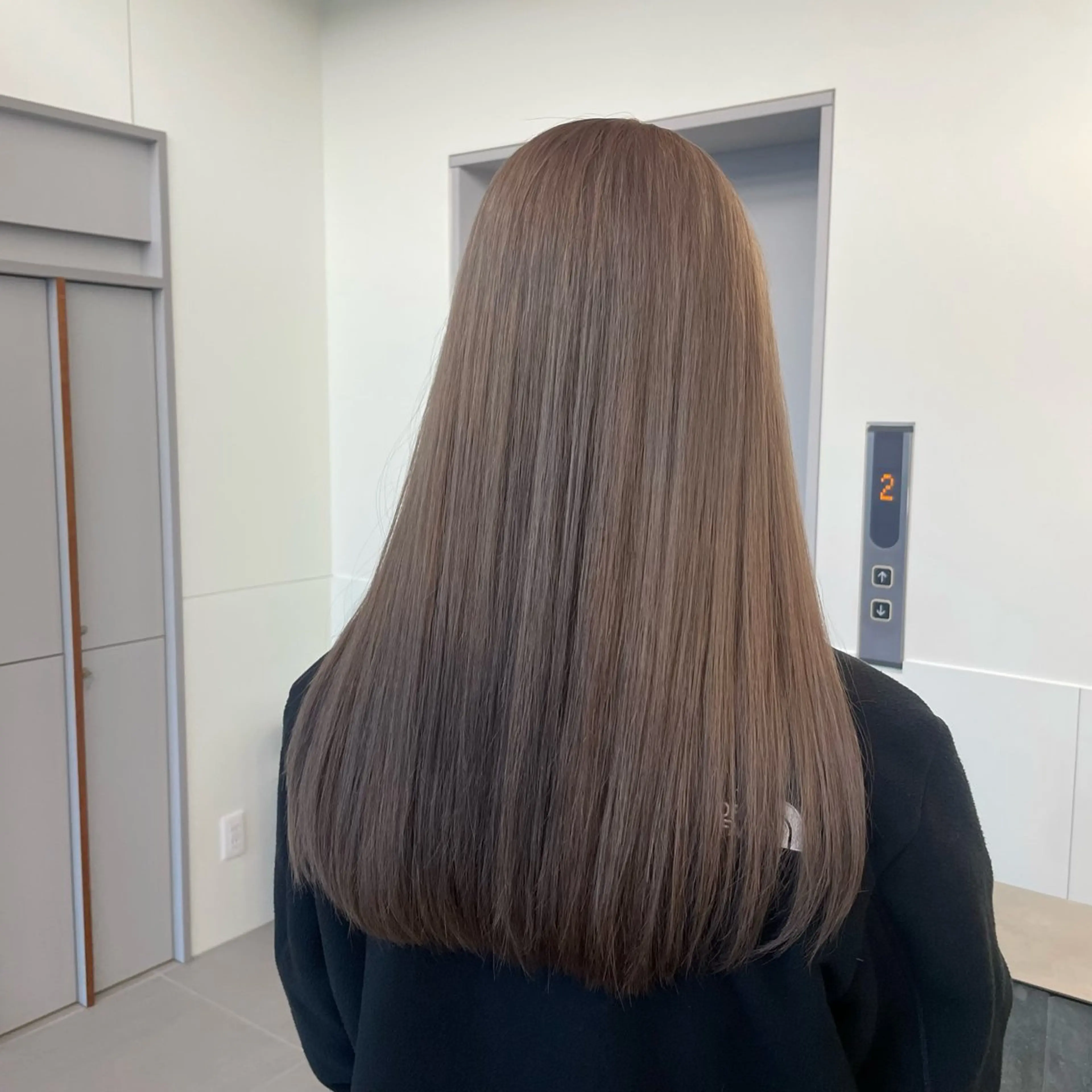 ロング カラー ベージュカラー ブリーチ 透明感カラー ダブルカラー グレージュ ヘアカラー トリートメント ブリーチ/レイヤー 🌻Mutsumiのヘアスタイル