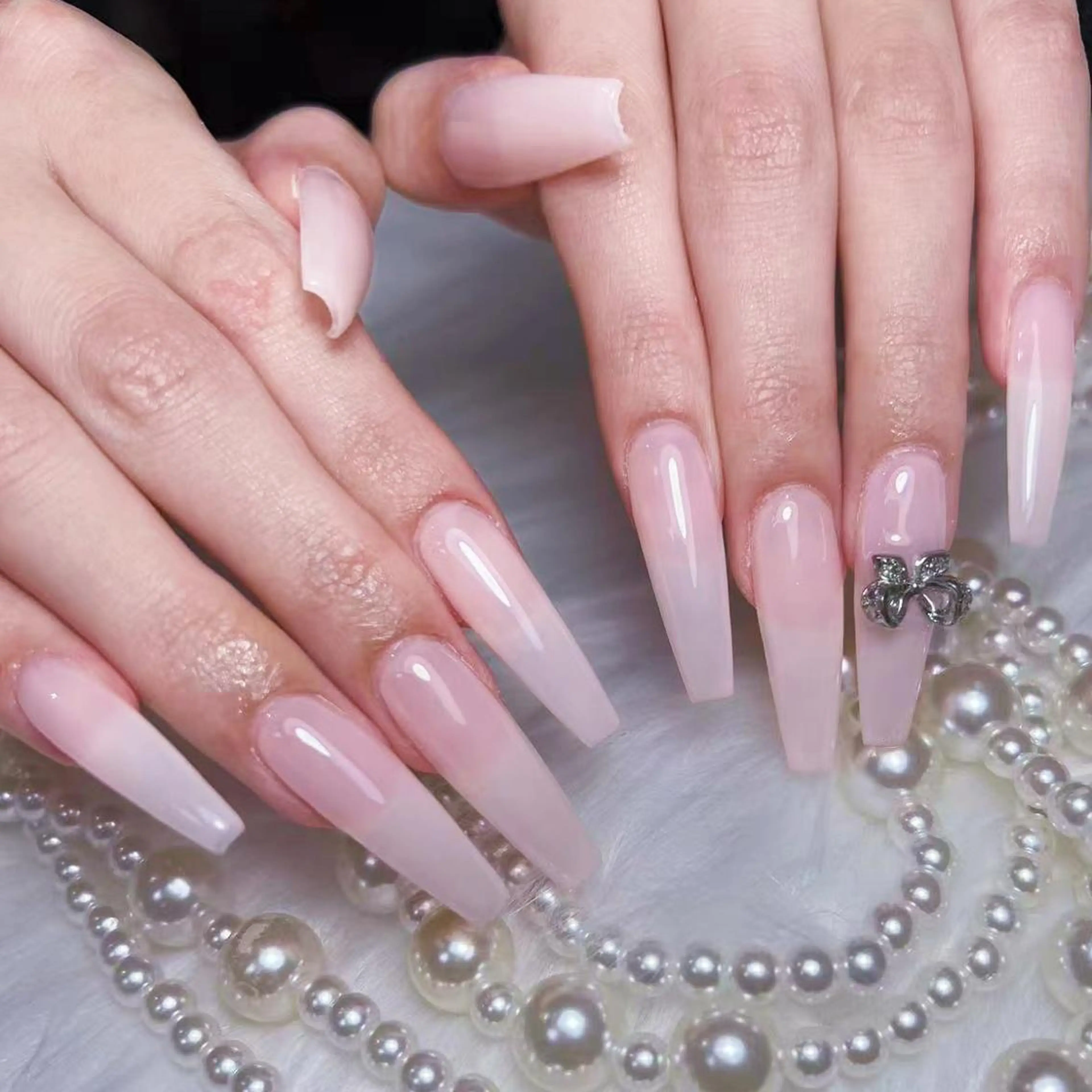 ネイル アートネイル オーロラネイル ガーリー キラキラネイル 韓国ネイル ハンドネイル YOYO 💅のネイルデザイン