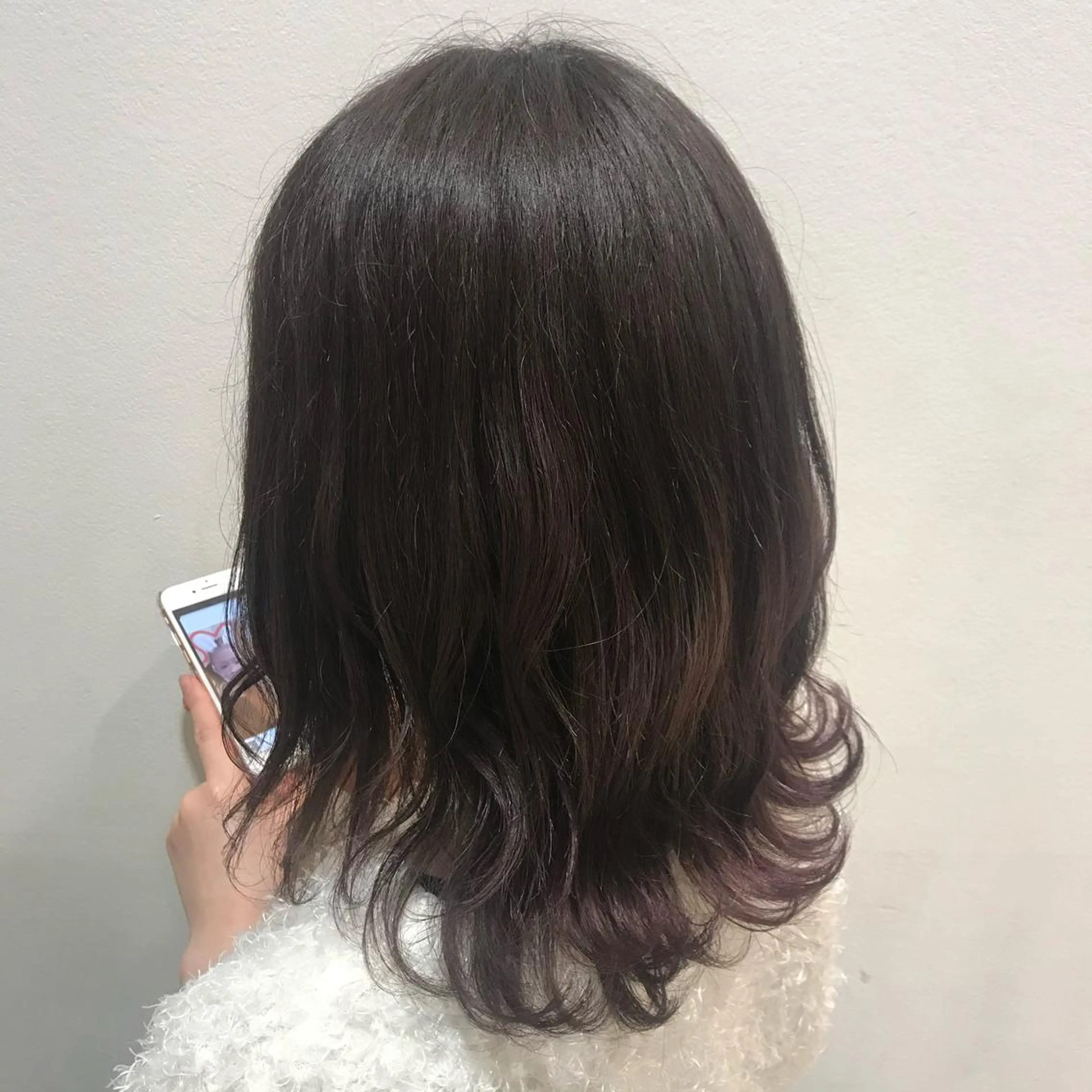 セミロング カラー 黒髪 ピンクカラー カット ヘアカラー 阿部 響香のヘアスタイル