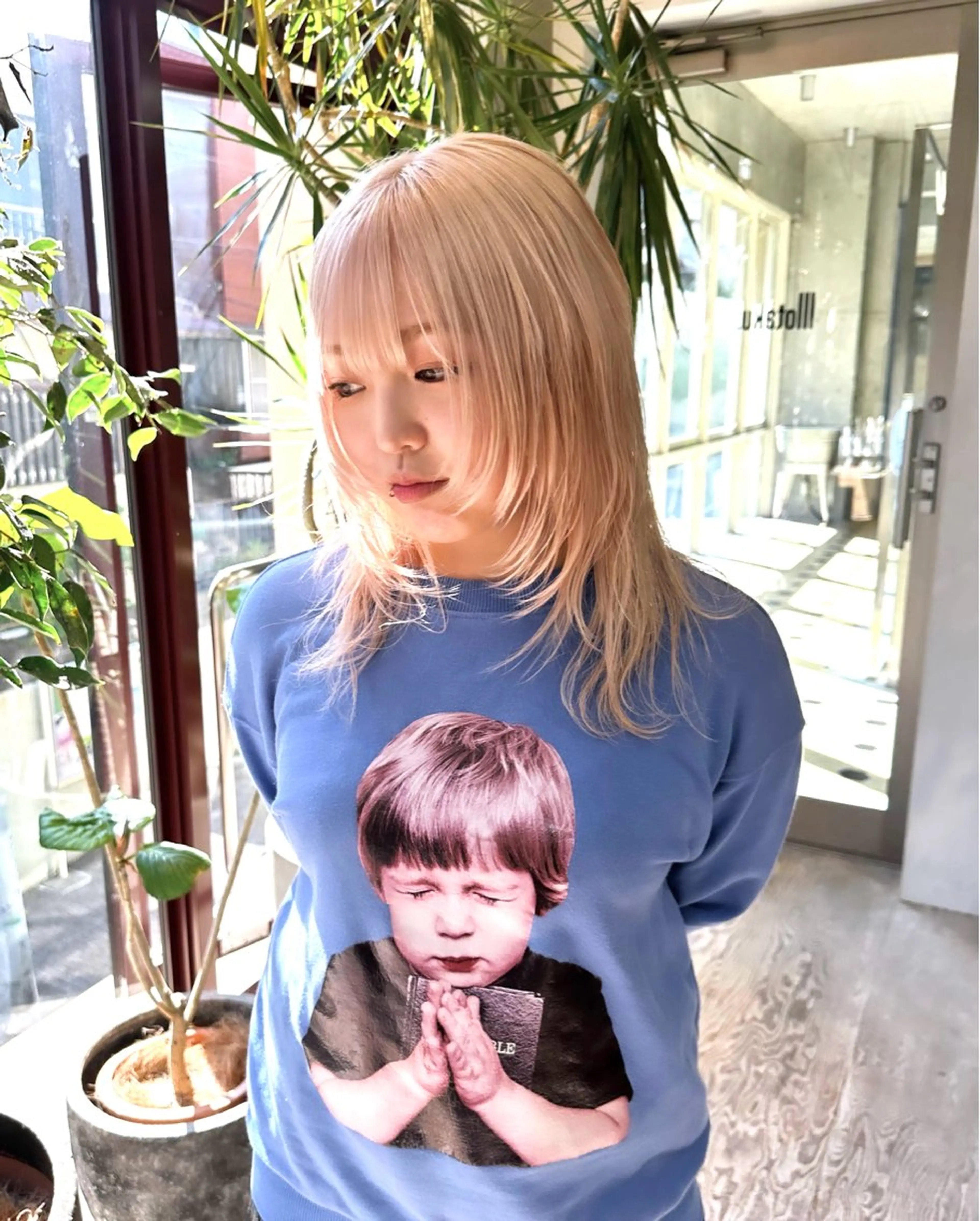 ミディアム 抜きっぱなしブロンド ササキカズマのヘアスタイル
