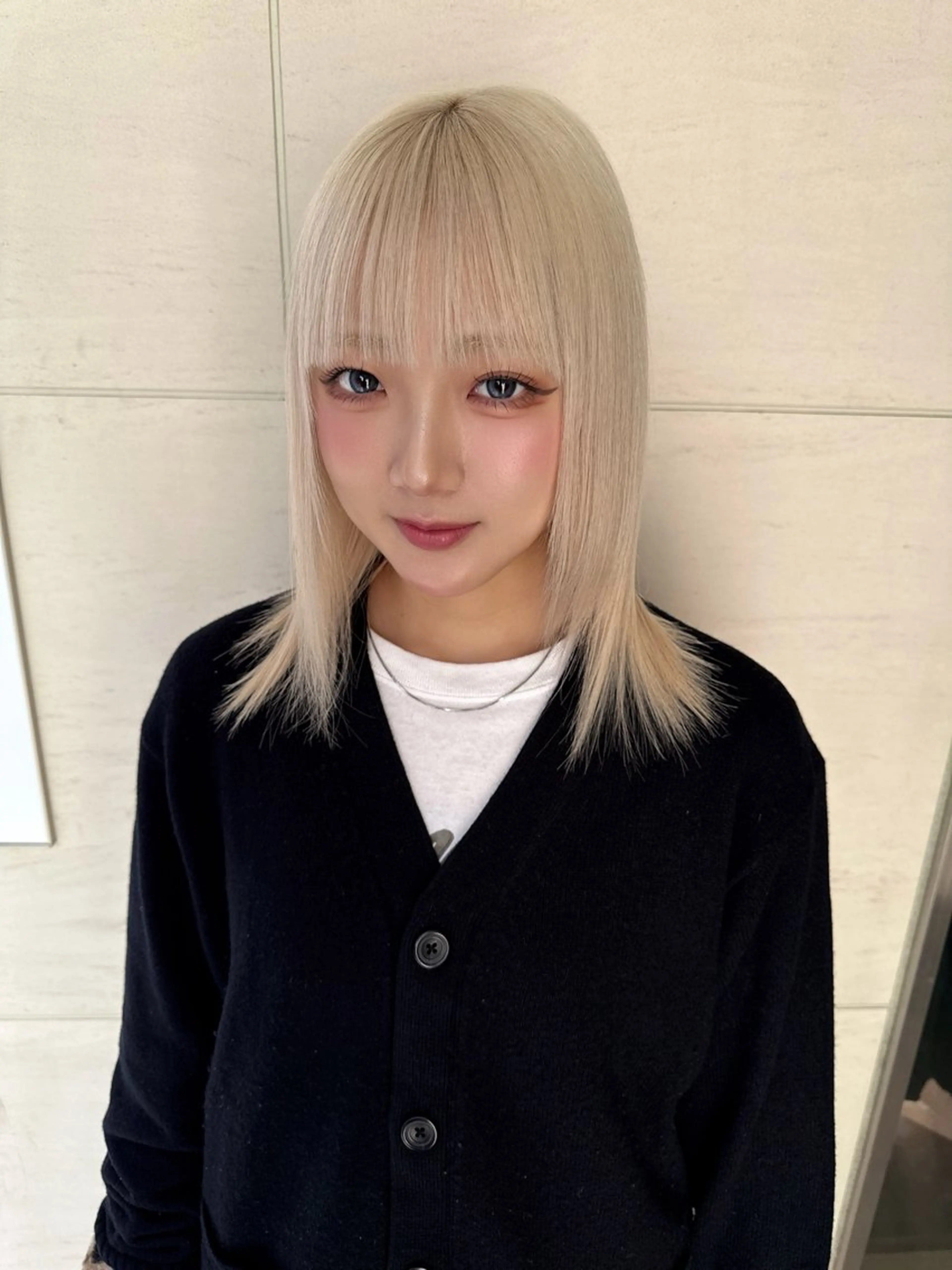 ミディアム カラー ハイトーン/ 縮毛矯正のヘアスタイル