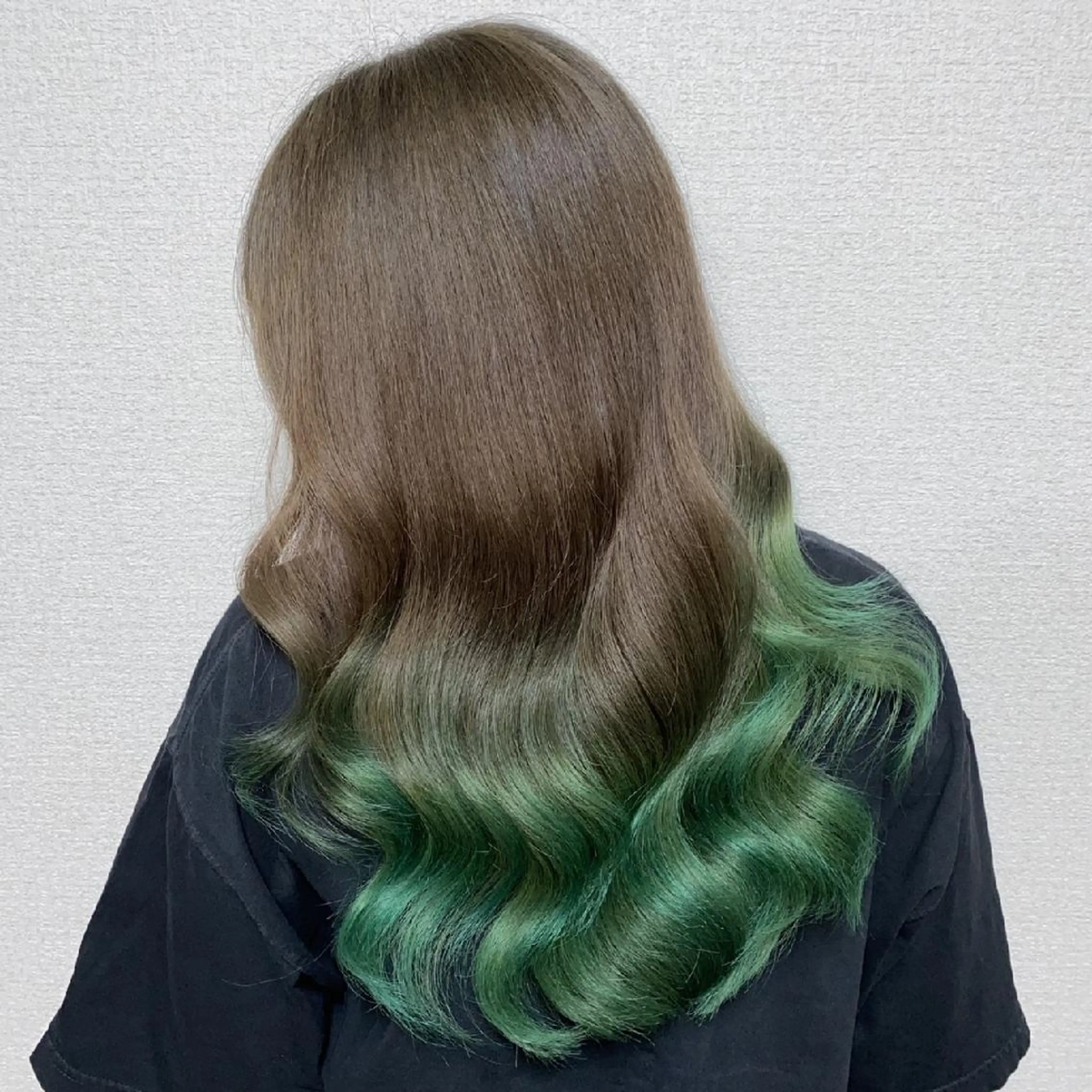 ロング ヘアアレンジ カラー グラデーションカラー PRIVATE SALON EYES所属・EYES リアのマツエク・マツパデザイン