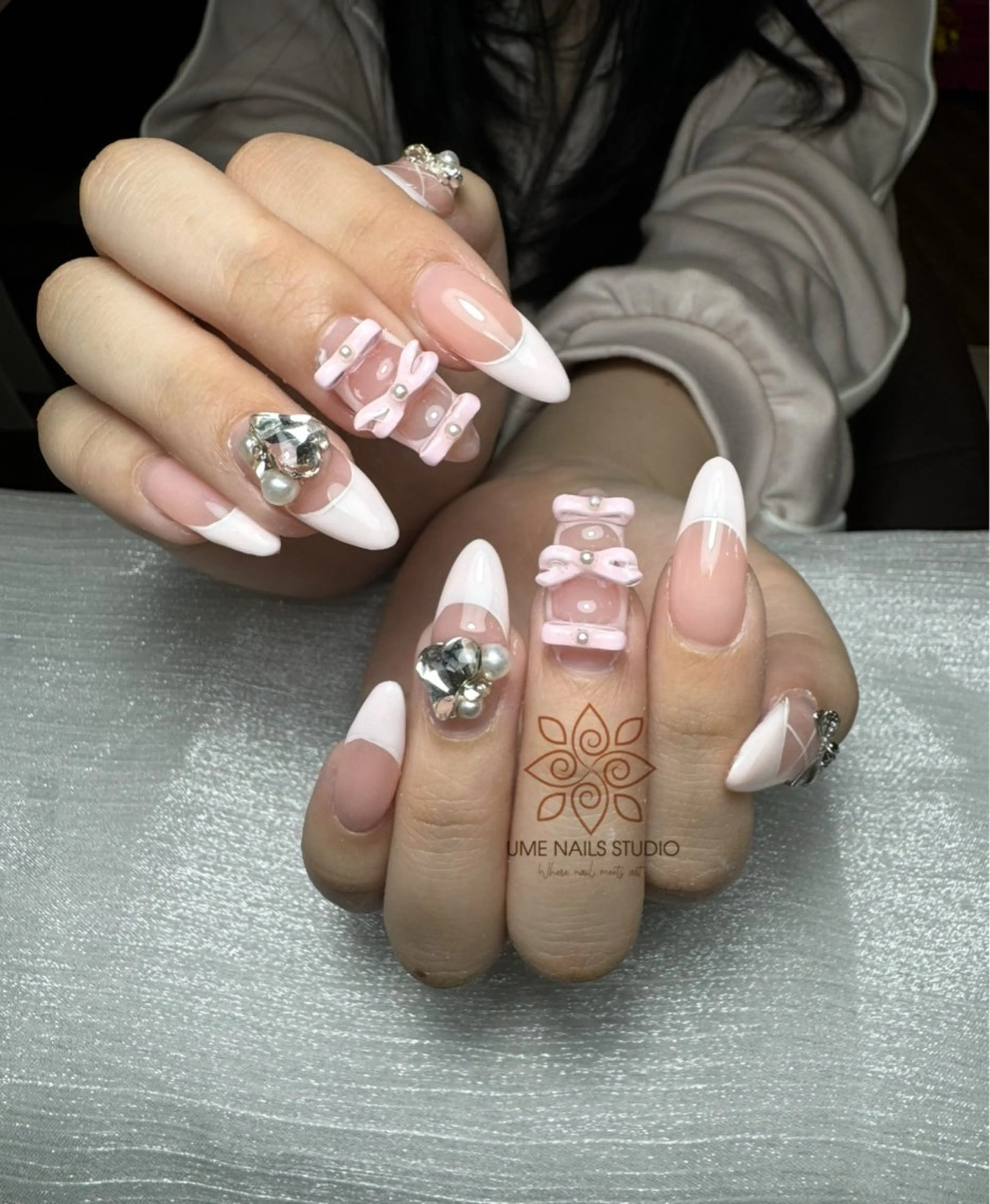 ネイル チークネイル クリアネイル ガーリー キラキラネイル 韓国ネイル ハンドネイル Ume Nail Studioのネイルデザイン