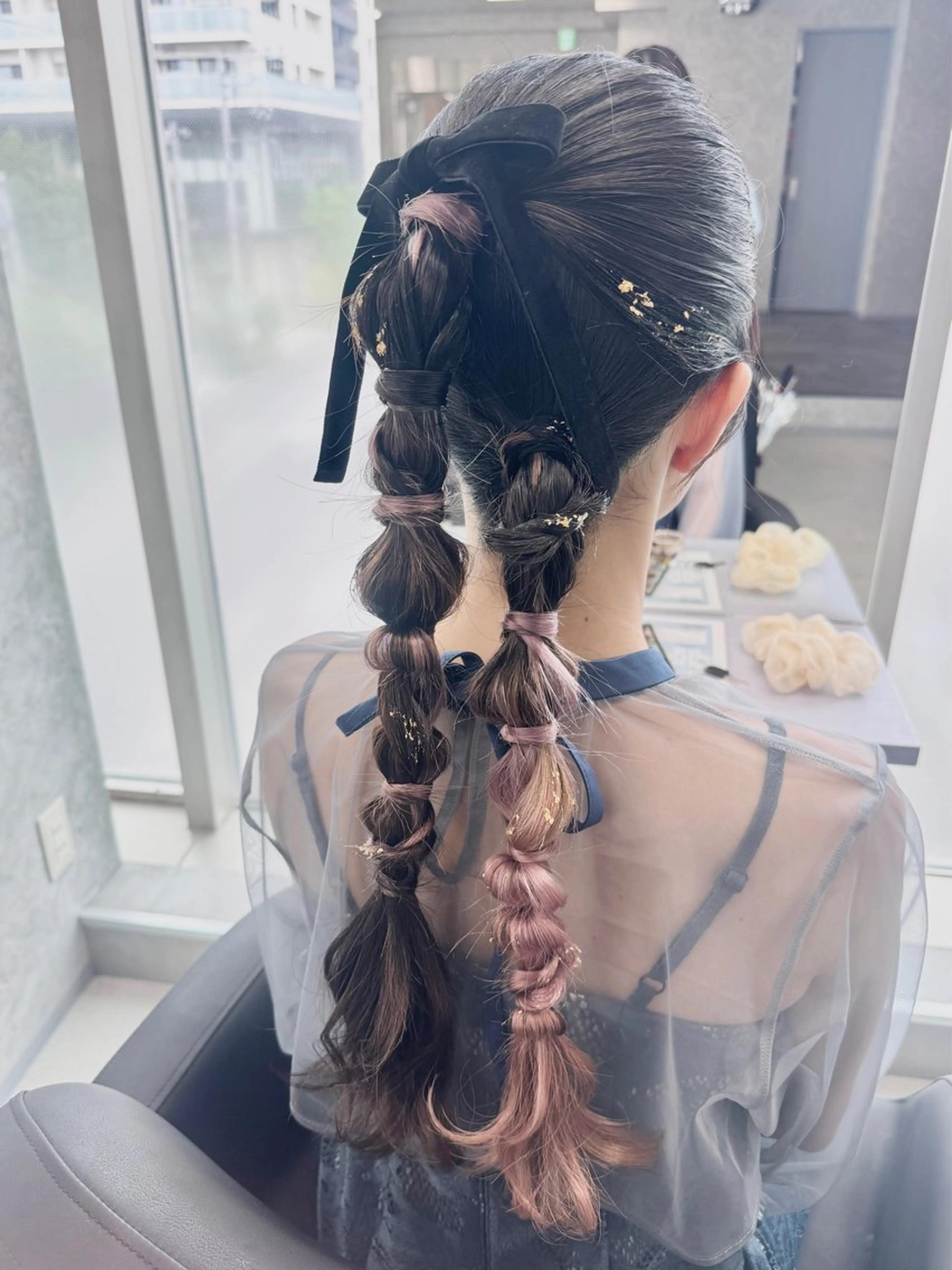 ヘアアレンジ 結婚式・ブライダル 髪飾り ヘアセット 韓国風カラー🤎 𝒄𝒉𝒊𝒌𝒂のヘアスタイル