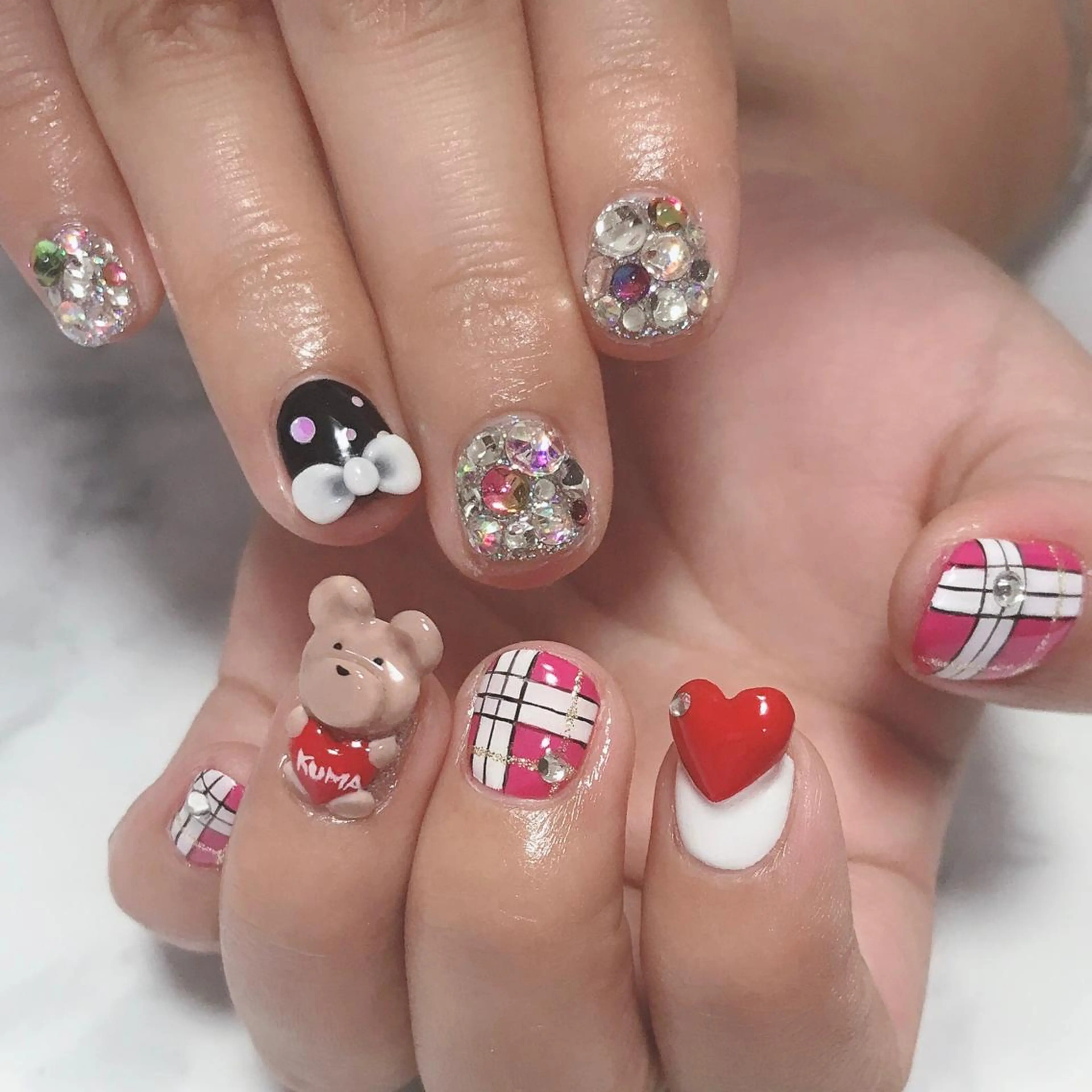 ネイル アートネイル ハート リボン ショートネイル ストーンネイル ステラ marikominoのネイルデザイン