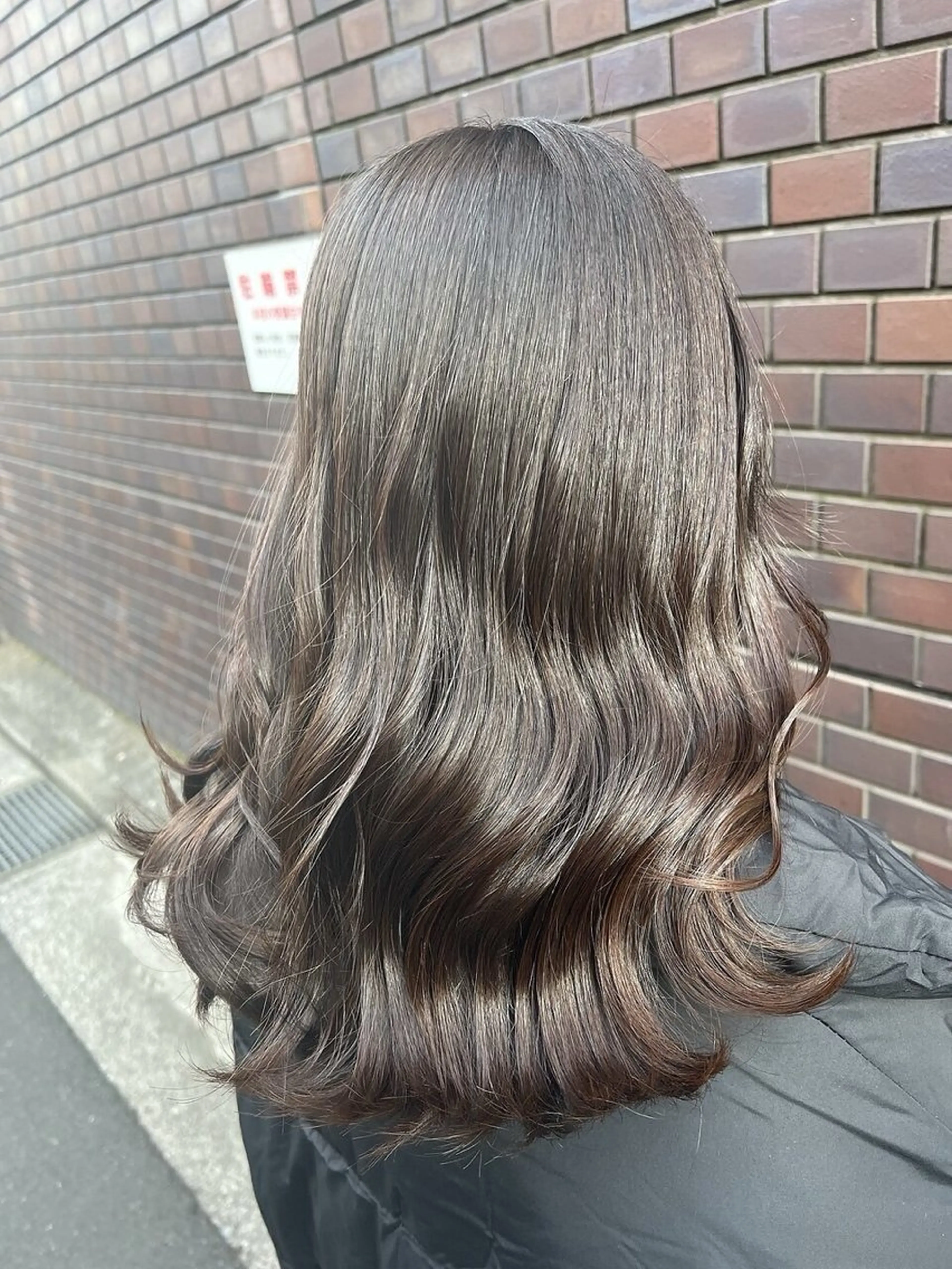 セミロング いいじま あきねのヘアスタイル