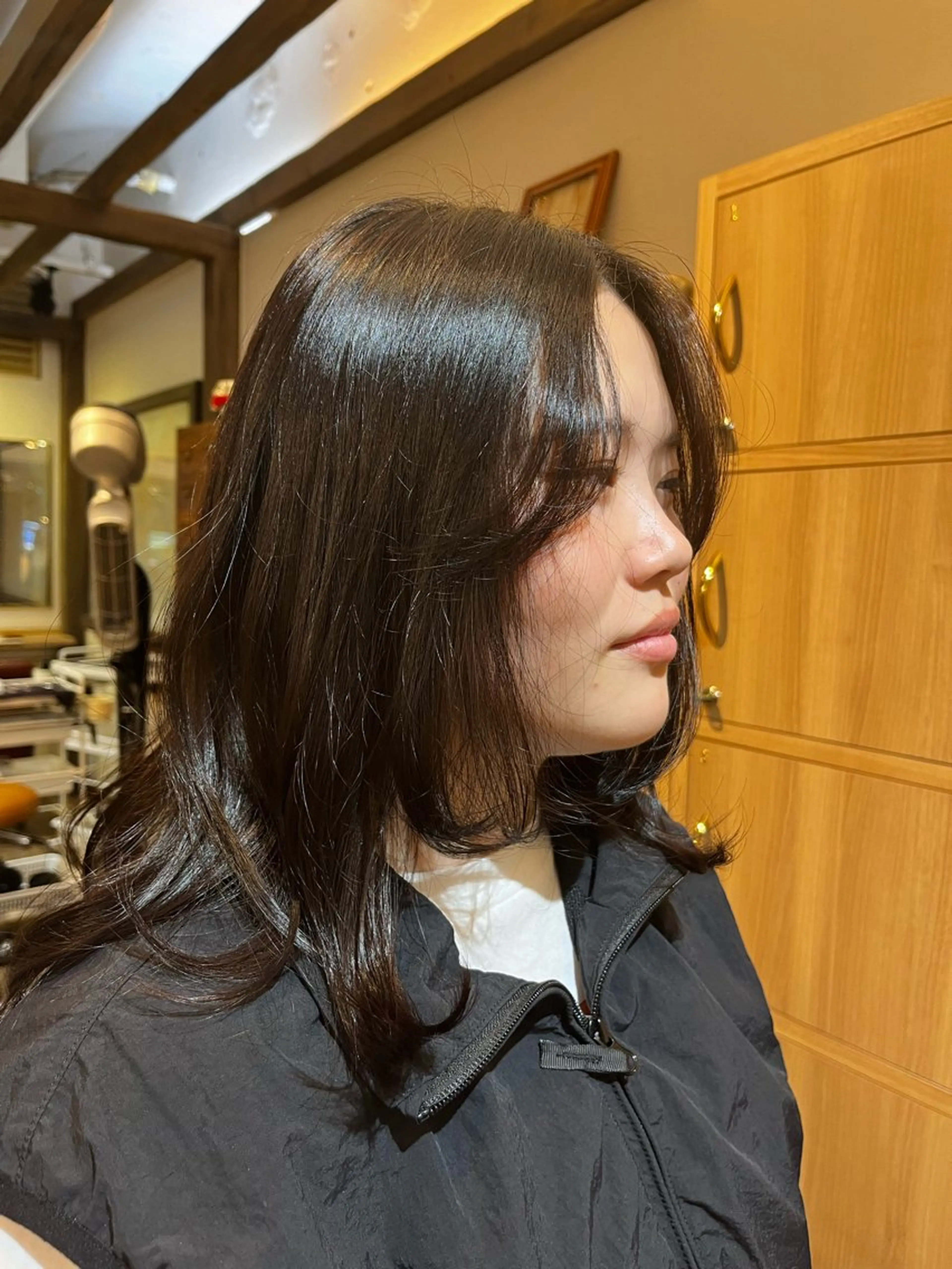 ミディアム 顔まわりレイヤー 顔周りカット レイヤーカット 臺 佳連のヘアスタイル