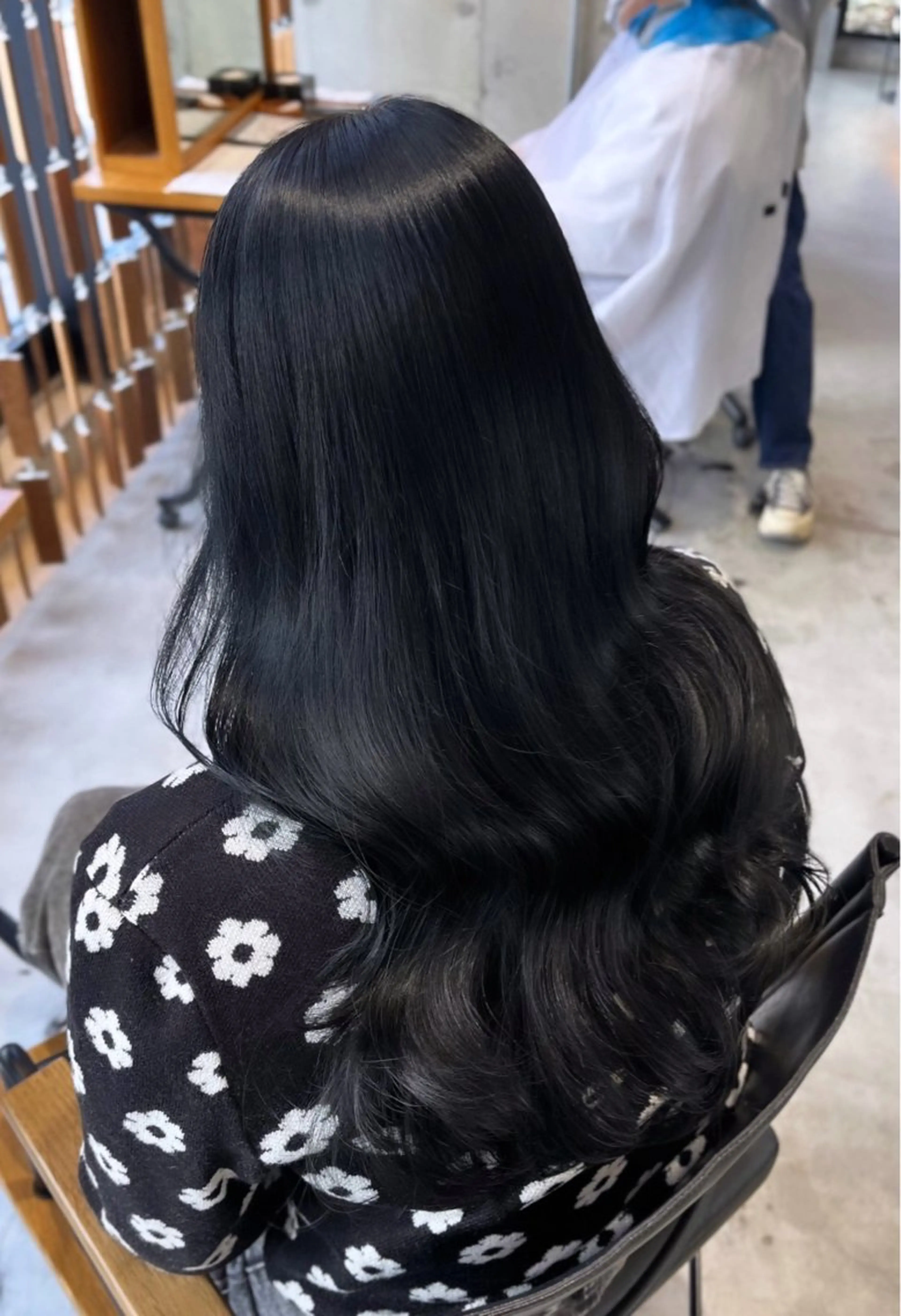 ロング カラー 黒髪 ブルーカラー ブルーブラック カット ヘアカラー lolonois池田 /レイヤー/郷田遥のヘアスタイル