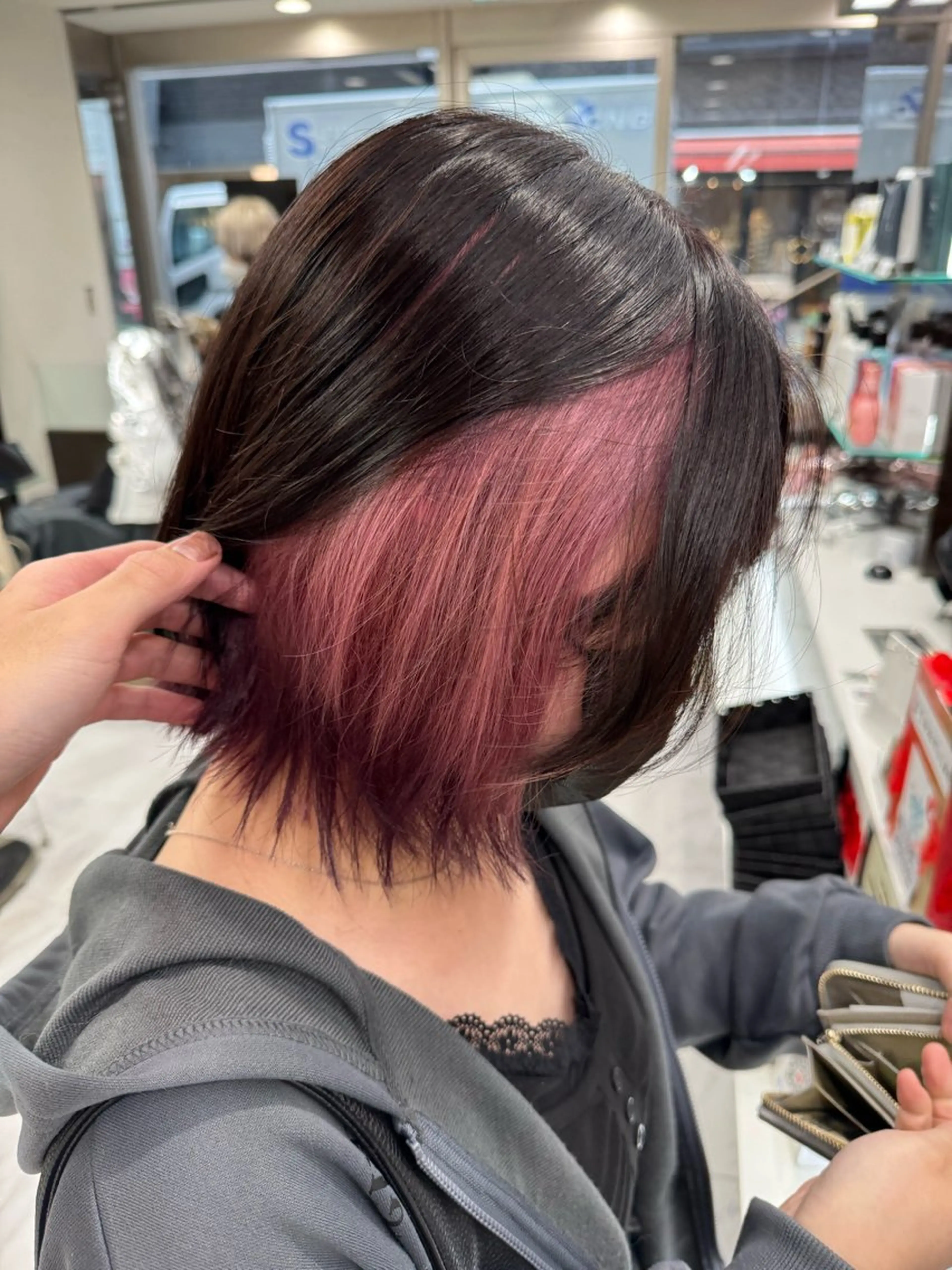 ミディアム カラー ヘアアレンジ 切りっぱなしボブ ミストバング ブリーチ ブラウンカラー デザインカラー カット ヘアカラー トリートメント 目黒 碧人のヘアスタイル