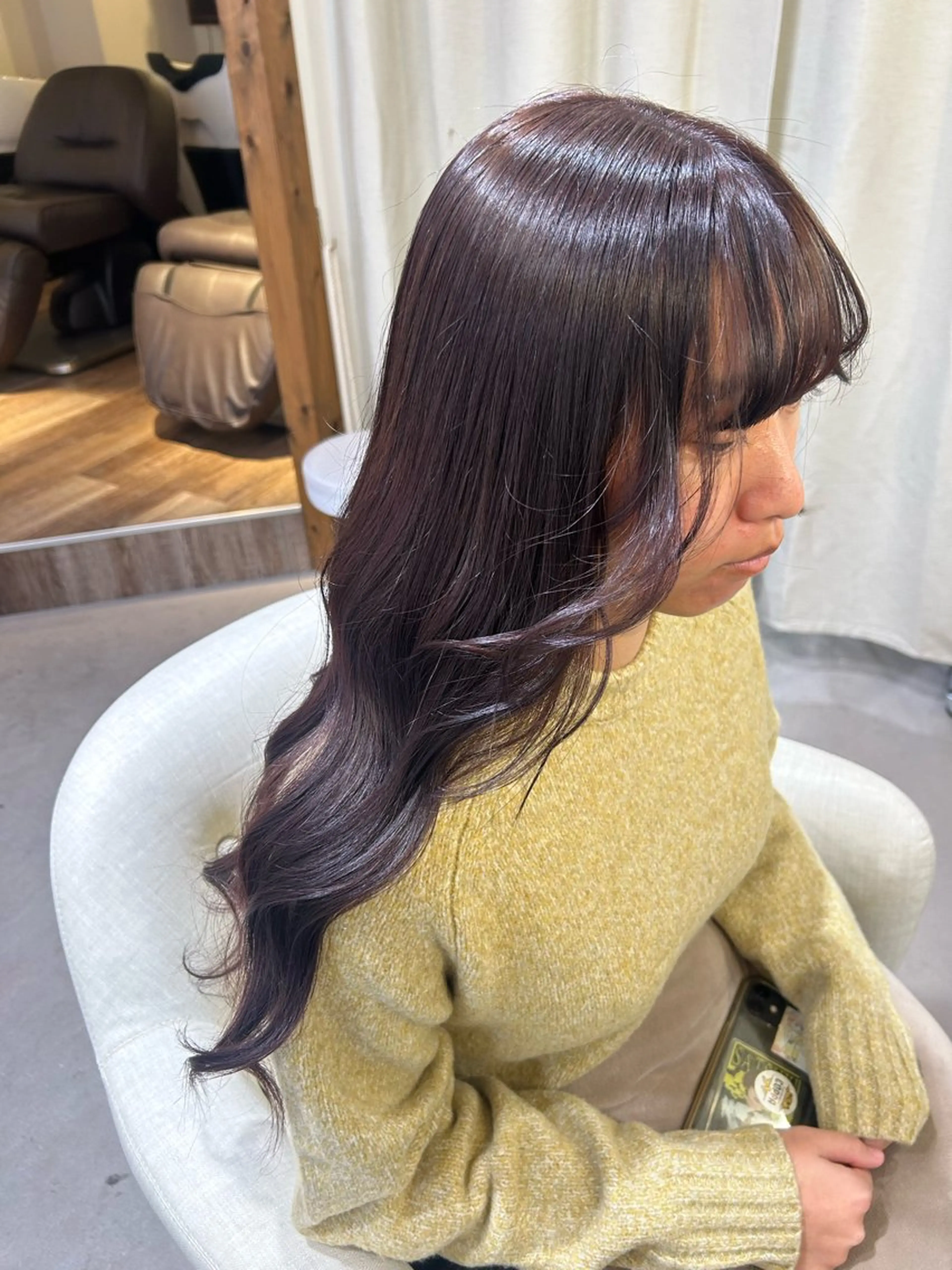 ロング カラー ヘアカラー トリートメント shu ブラウンピンクカラーのヘアスタイル