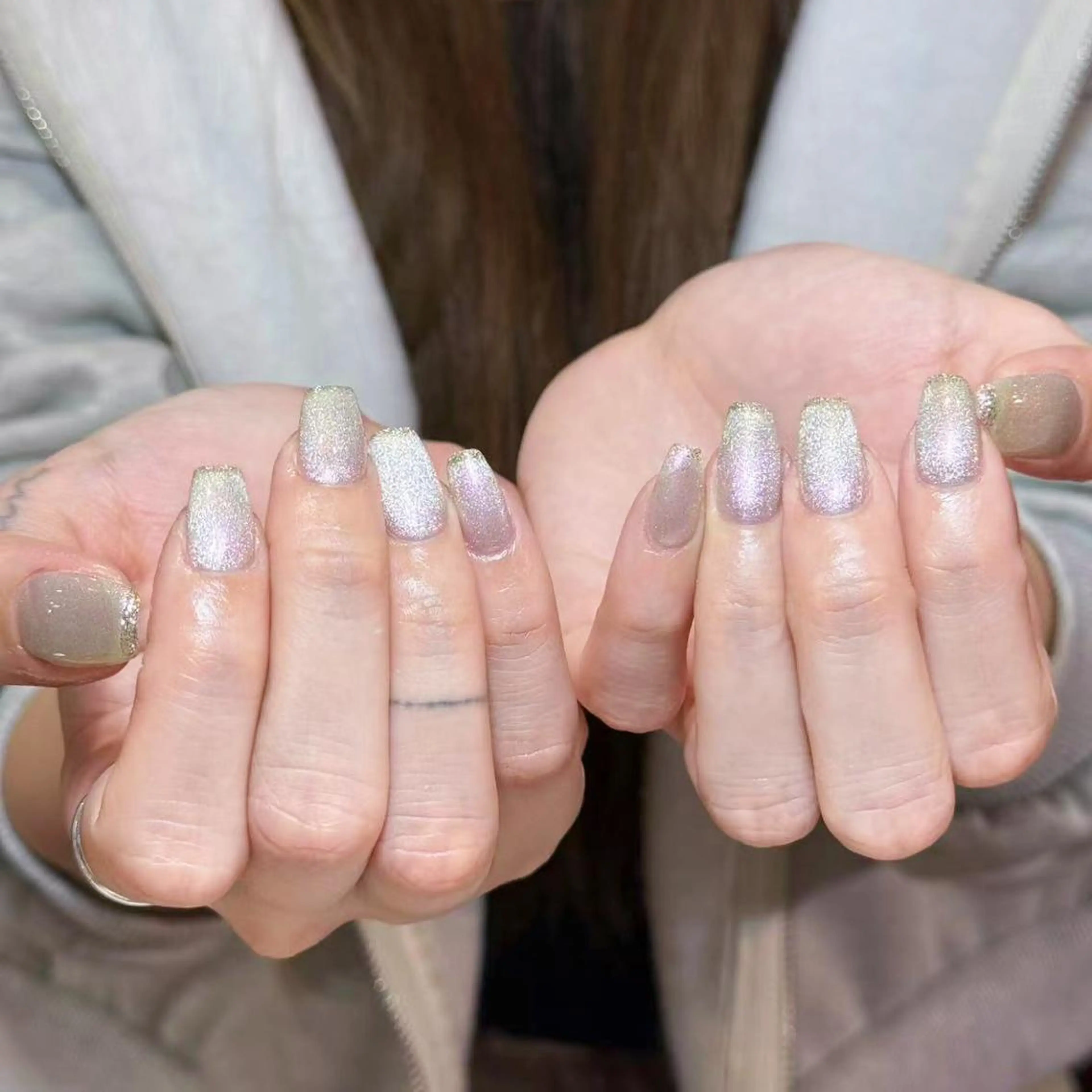 ネイル アートネイル オーロラネイル ガーリー キラキラネイル 韓国ネイル ハンドネイル YOYO 💅のネイルデザイン