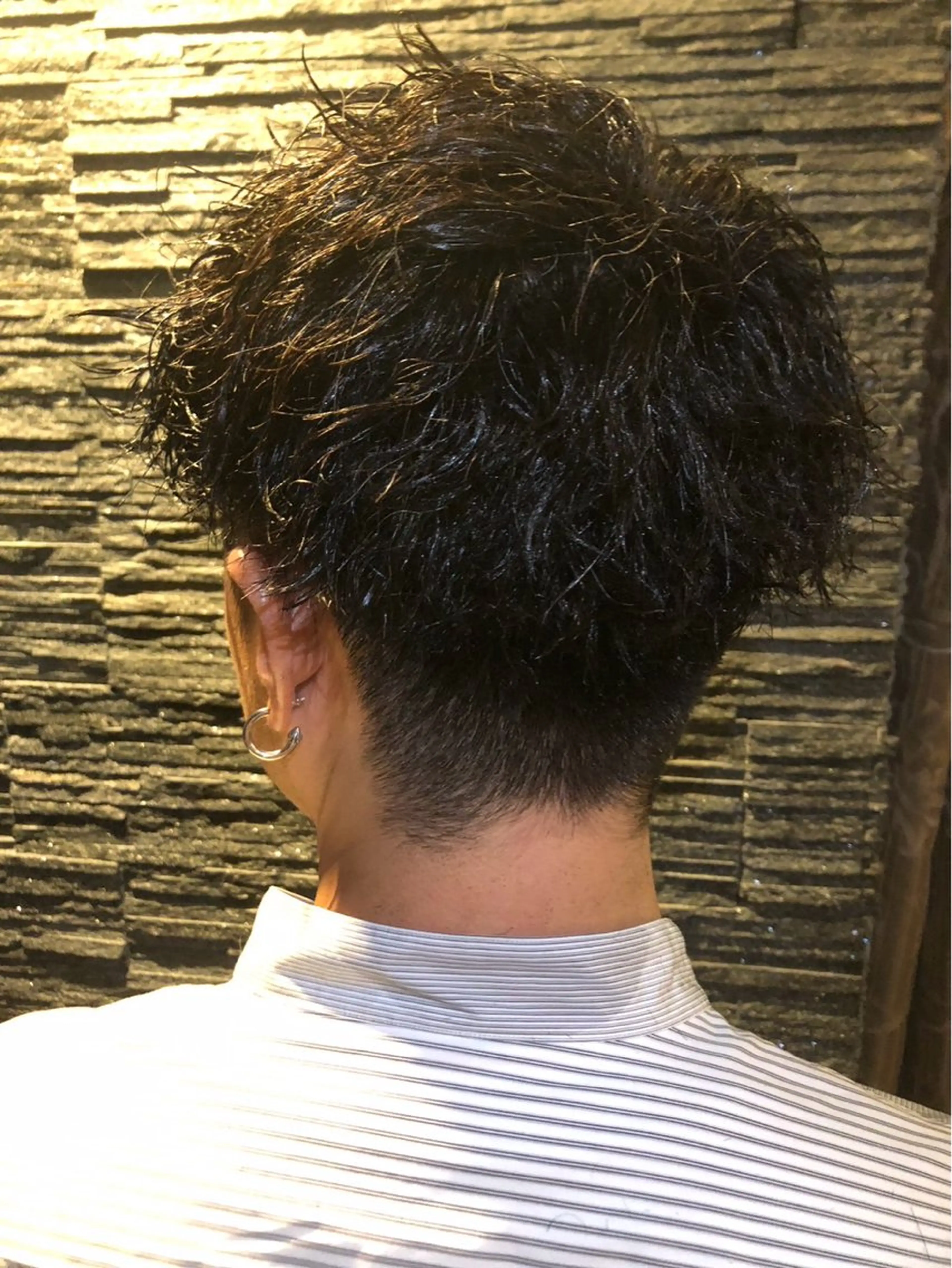 ミディアム ヒロ銀座バーバーショップ東京駅丸の内店所属・對馬 虎太郎のヘアスタイル