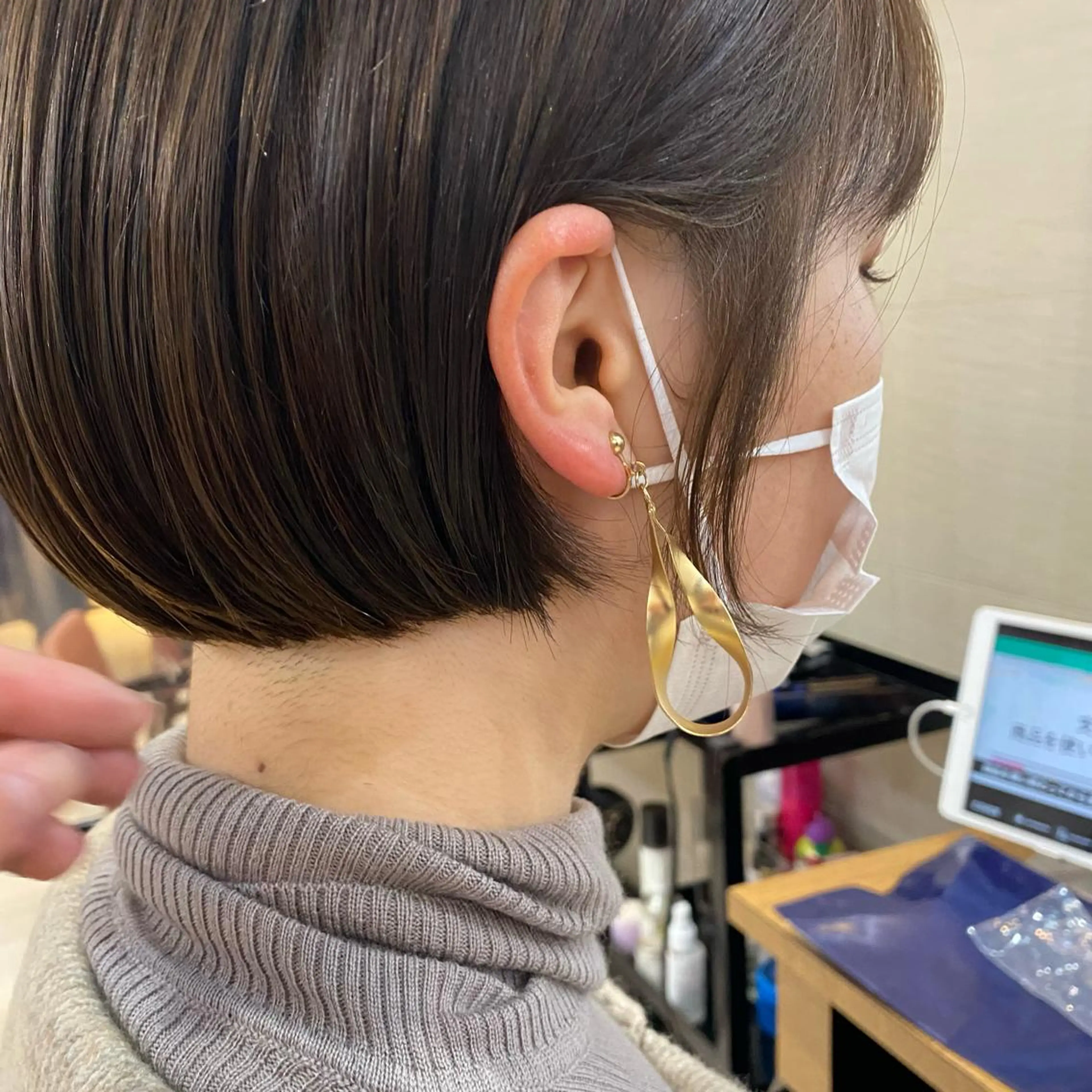 ショート カラー アッシュ ベージュカラー ボブ ショートヘア あやめ【顔まわり/レ イヤー/柔らかカラ】のヘアスタイル