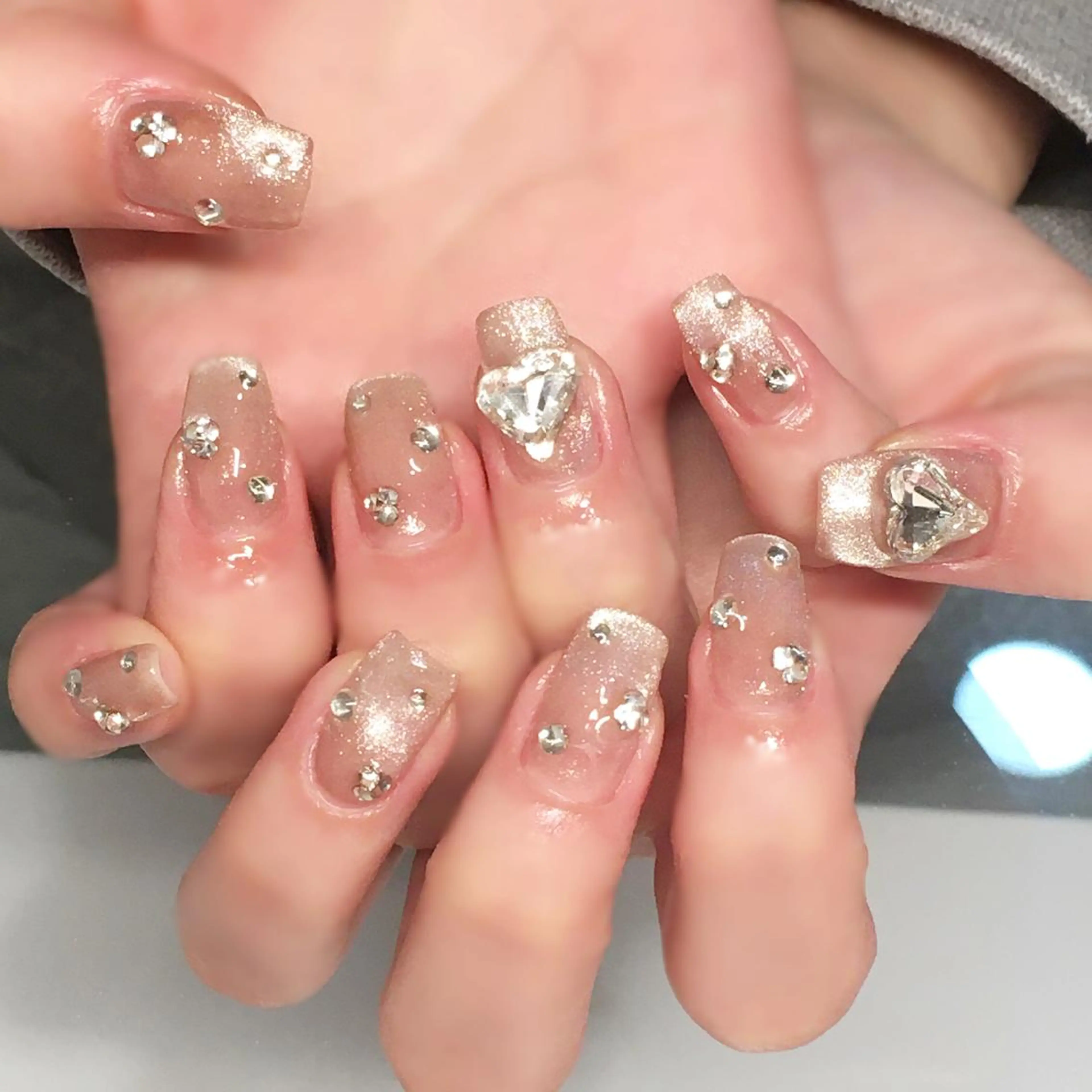 ネイル ジェルネイル キラキラネイル マグネットネイル 春ネイル ワンホンネイル Nyanco Nailのネイルデザイン
