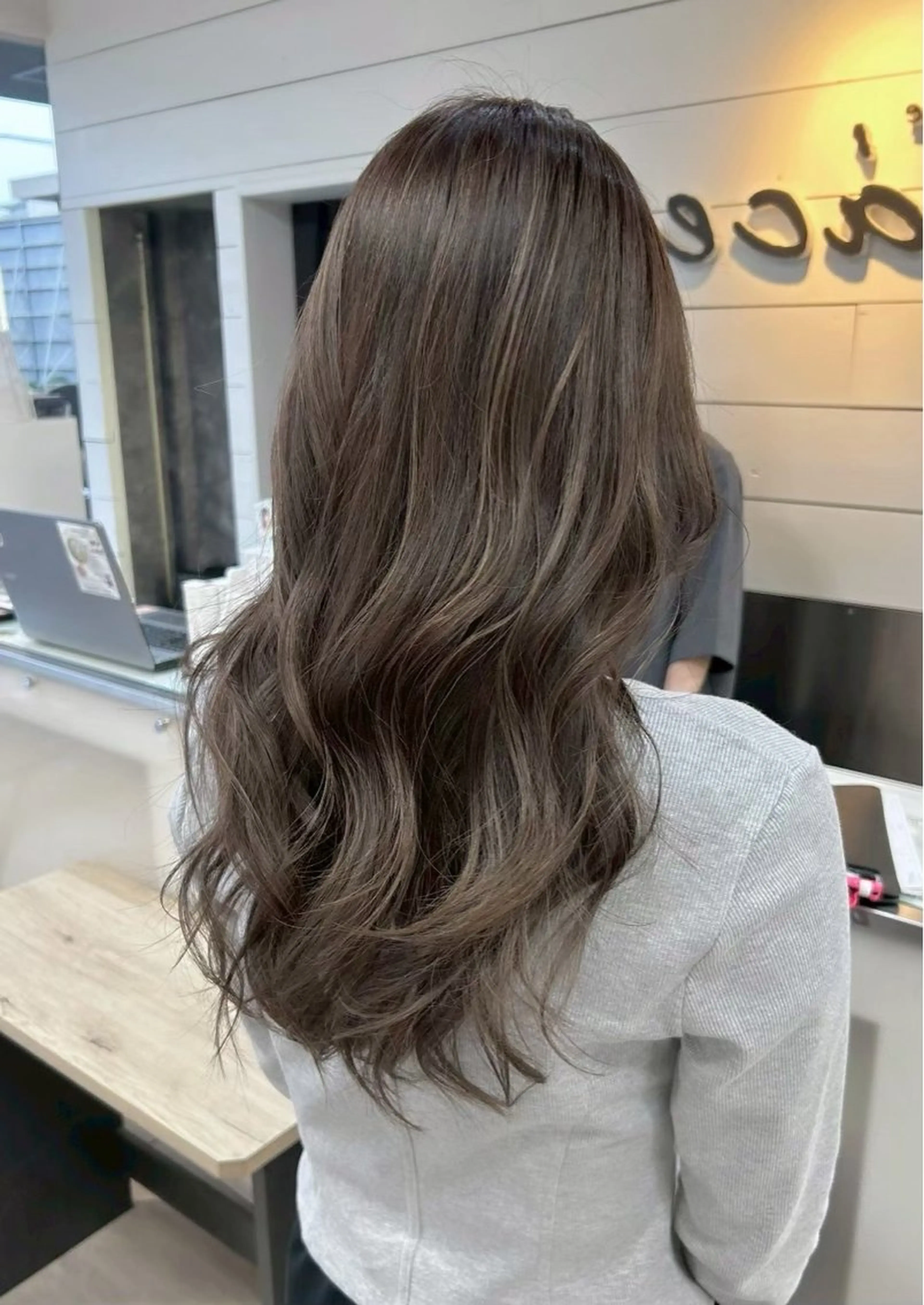 カラー 赤阪 隼のヘアスタイル