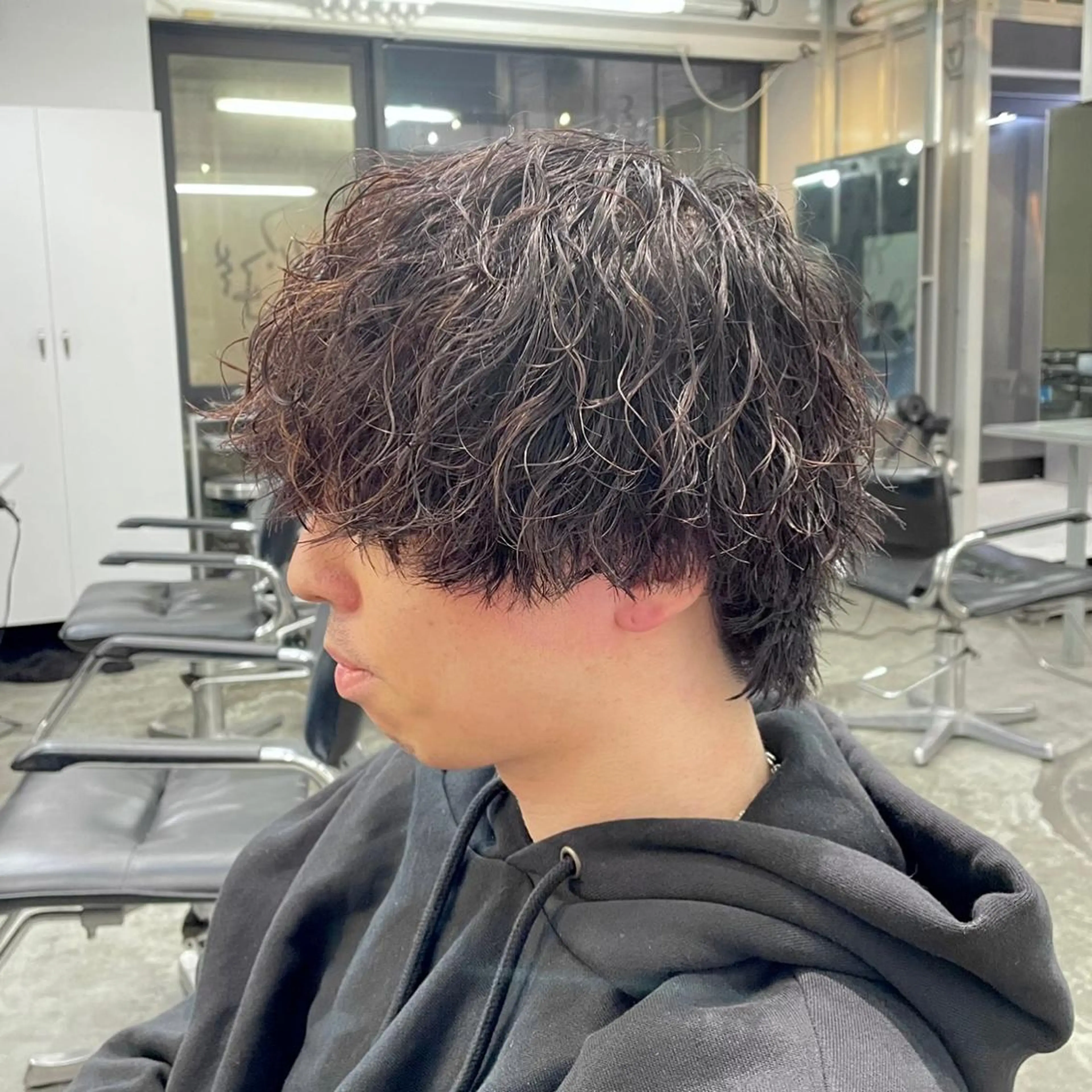 ショート パーマ メンズ ショートヘア うざバング カット パーマ メンズ特化美容師/ 藤戸 椋のヘアスタイル