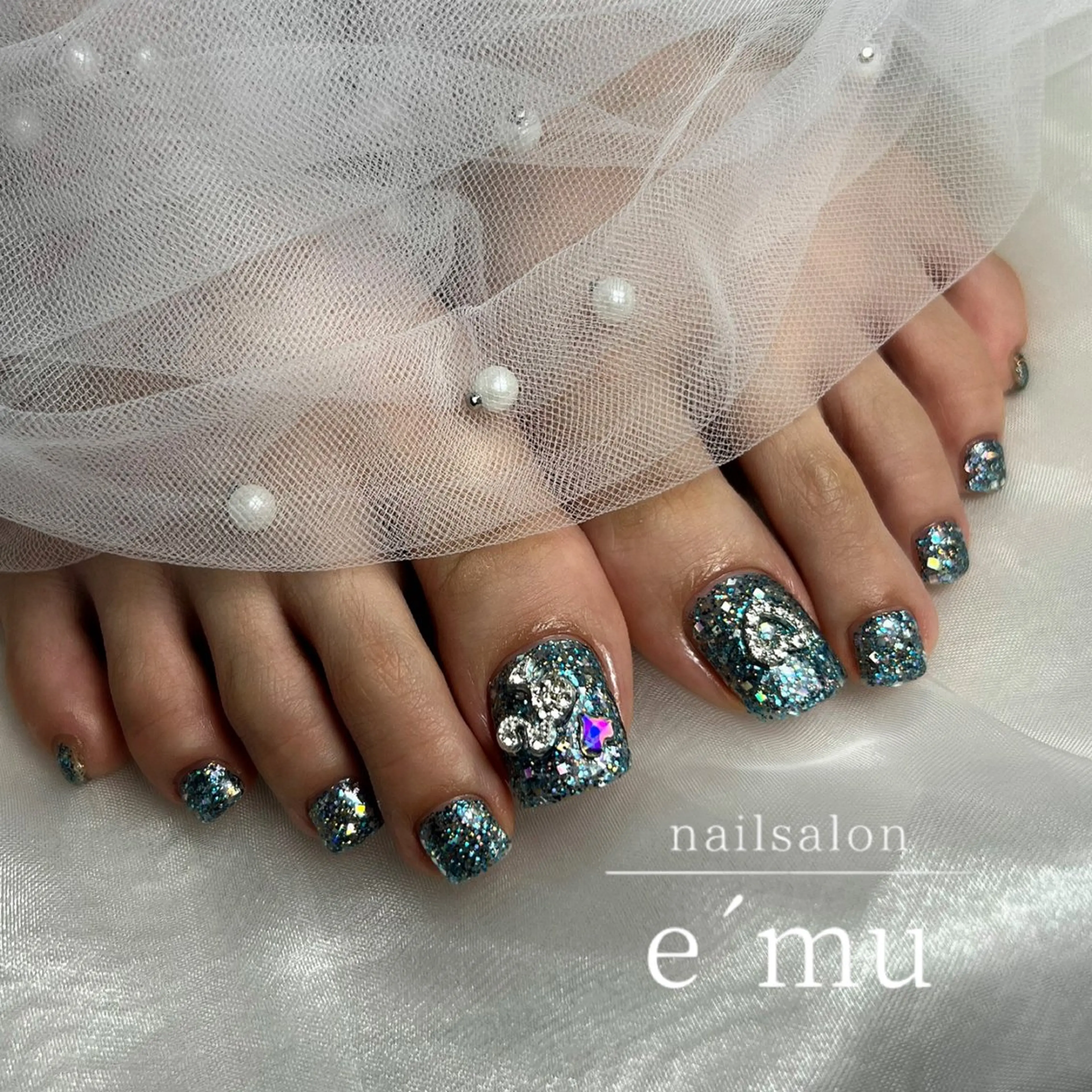 ネイル ブルー ラメ(グリッター) フットネイル nailsalon e´muのネイルデザイン