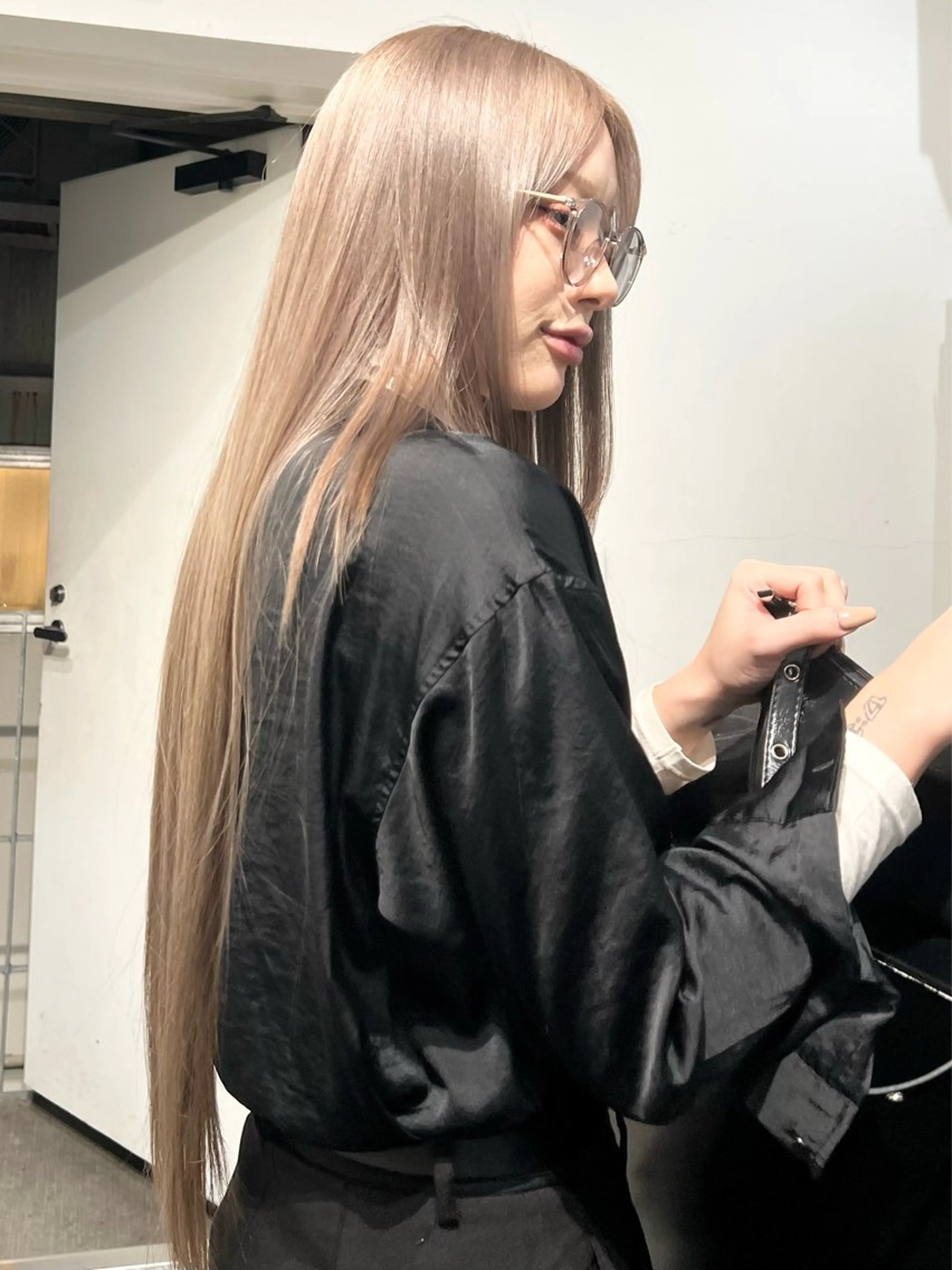 ロング カラー アッシュ ベージュカラー ブリーチ ブロンド ケアブリーチ ヘアカラー トリートメント HARU//原宿🤍 リピート率NO.1のヘアスタイル