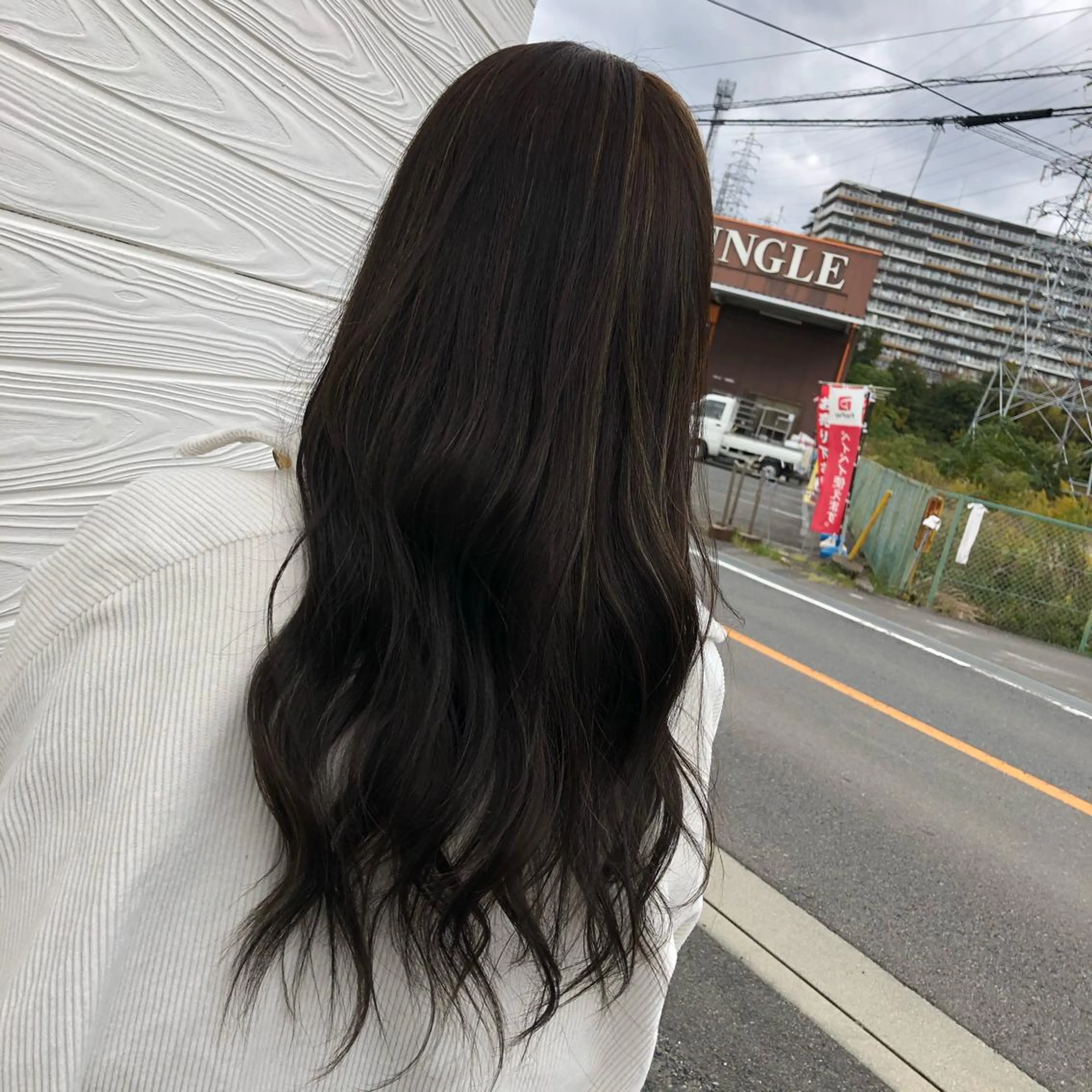 ロング ヘアカラー 半田 知穂のヘアスタイル
