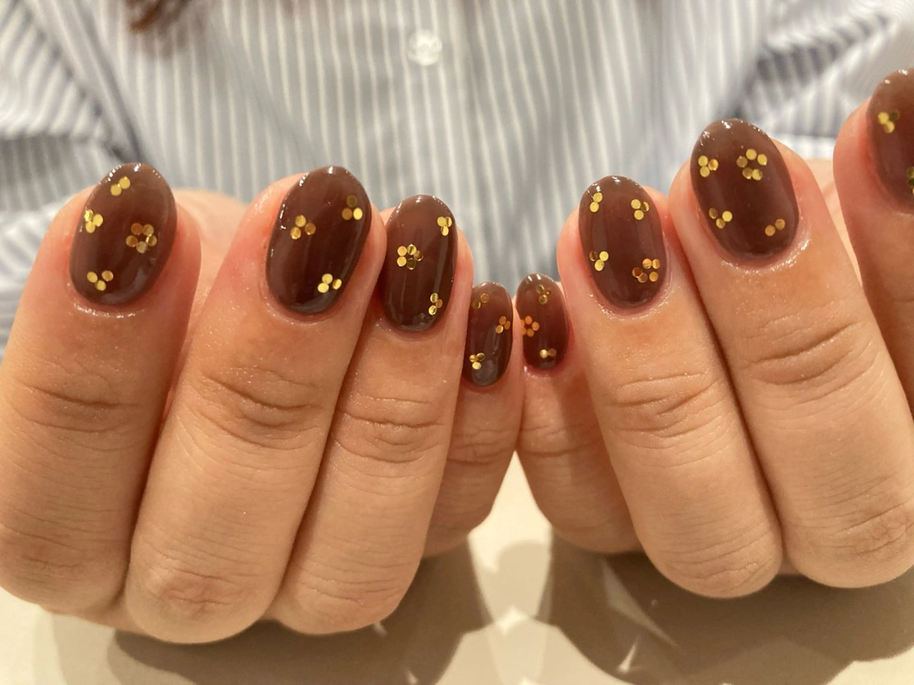ネイル ブラウン キラキラネイル Yarm As Etelのネイルデザイン