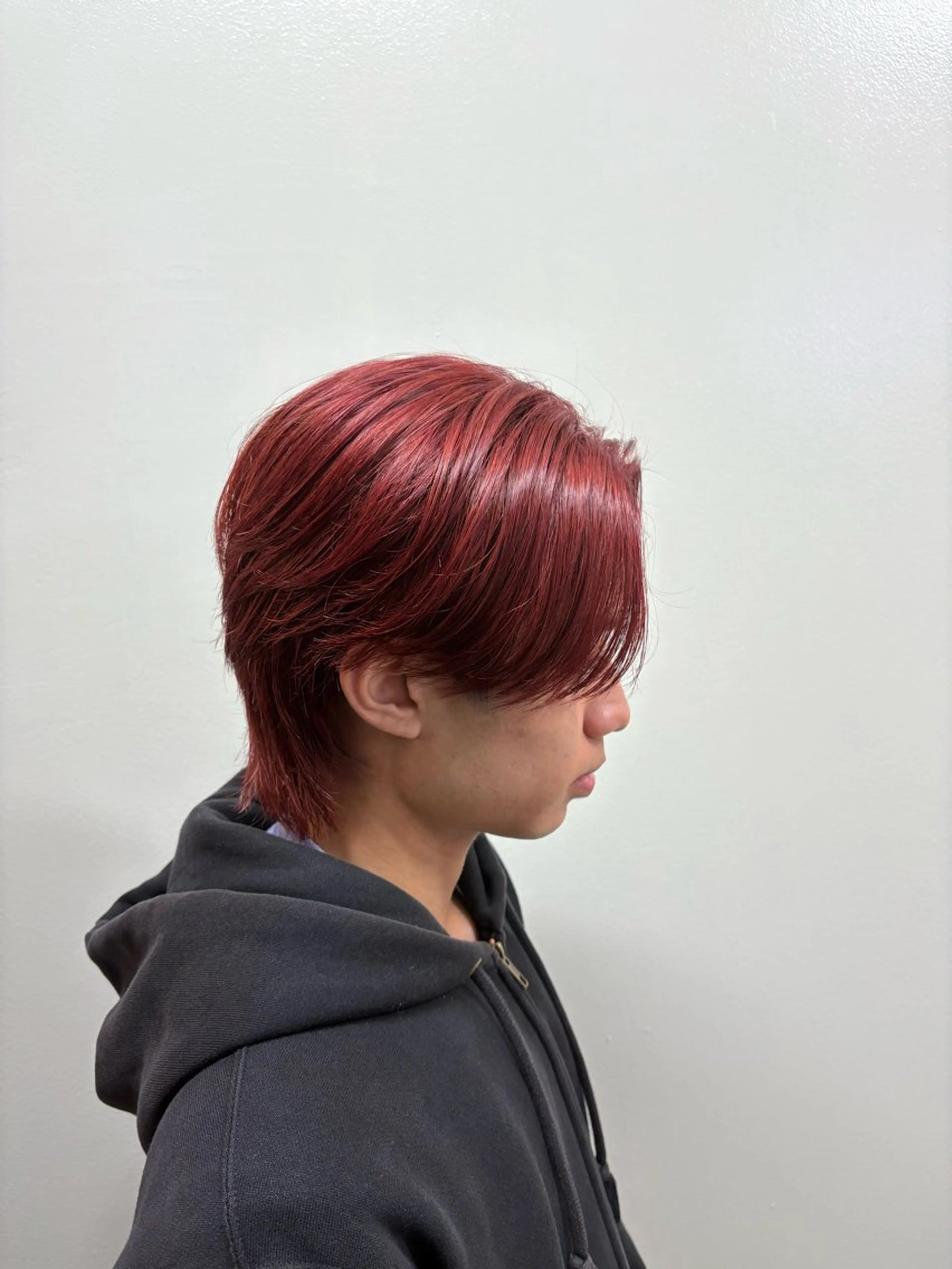 ショート カラー メンズ センターパート レッドカラー カット ヘアカラー カルマ・ニュアンス パーマ　須田龍世のヘアスタイル