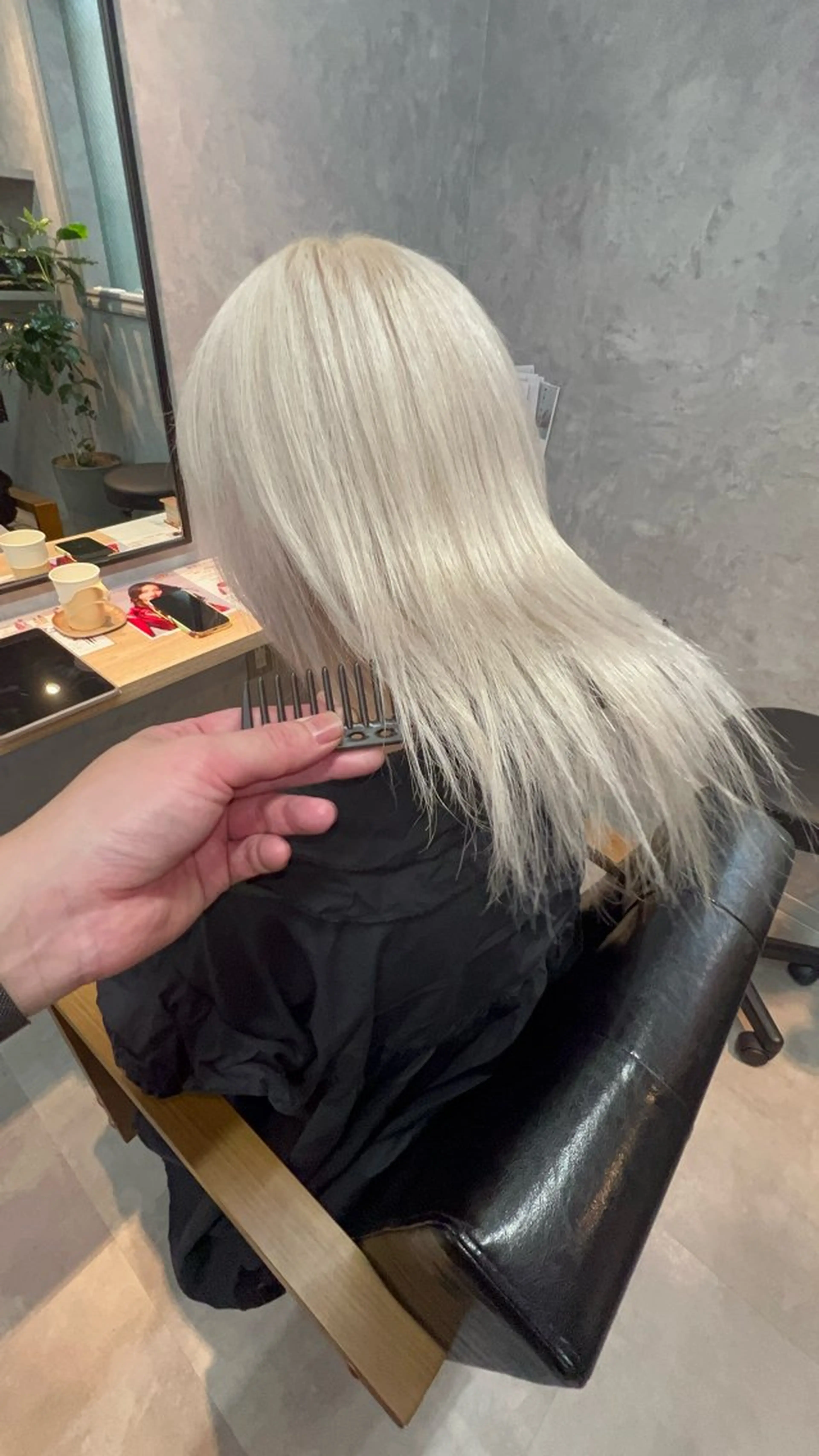 セミロング motoトップカラー リスト/ブリーチカラのヘアスタイル