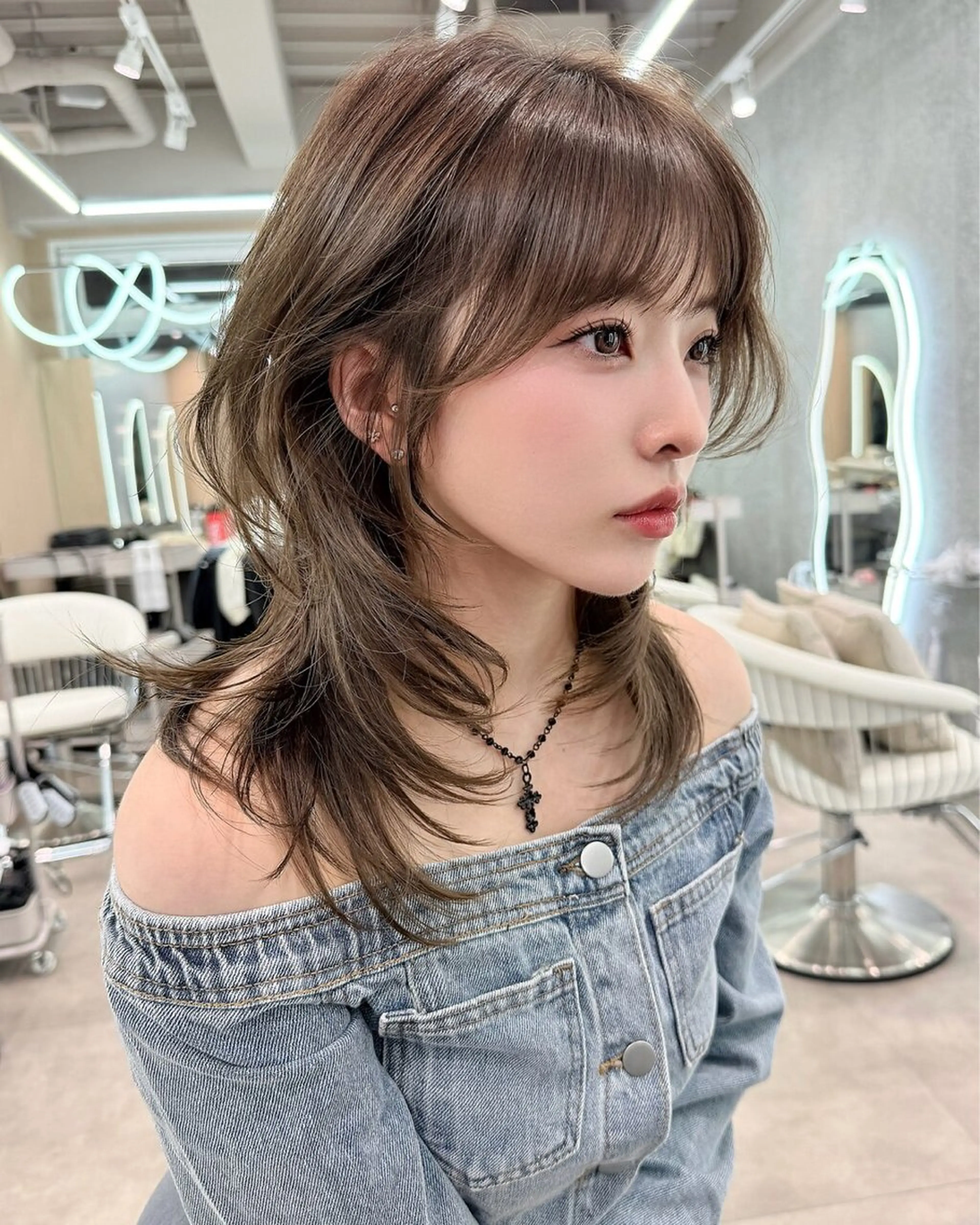 セミロング 吉田 晴香のヘアスタイル