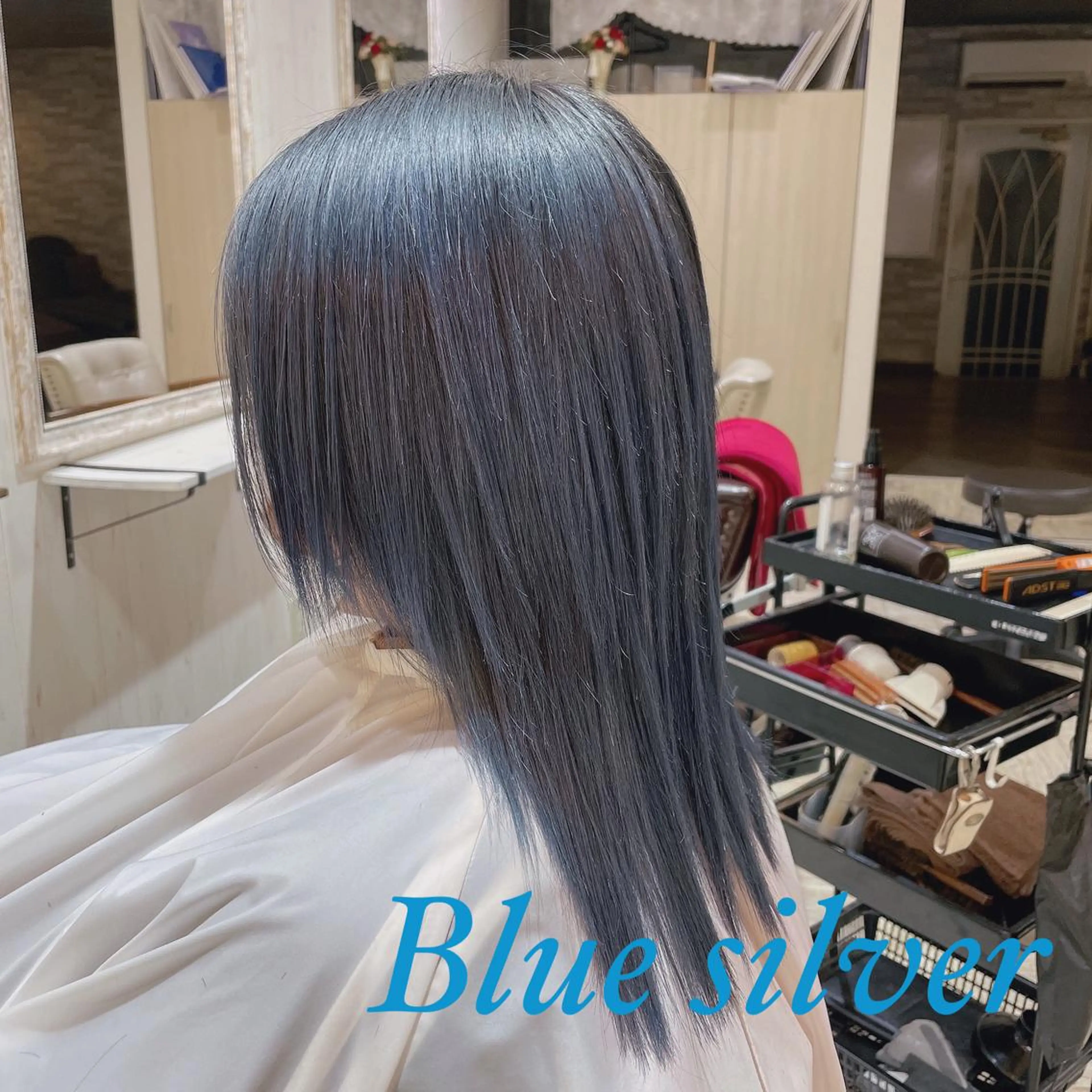 セミロング カラー ワンレンボブ セミロングパーマ アッシュ ベージュカラー ブルーカラー ヘアカラー トリートメント 【垢抜け大人髪】 TIARA西山のヘアスタイル
