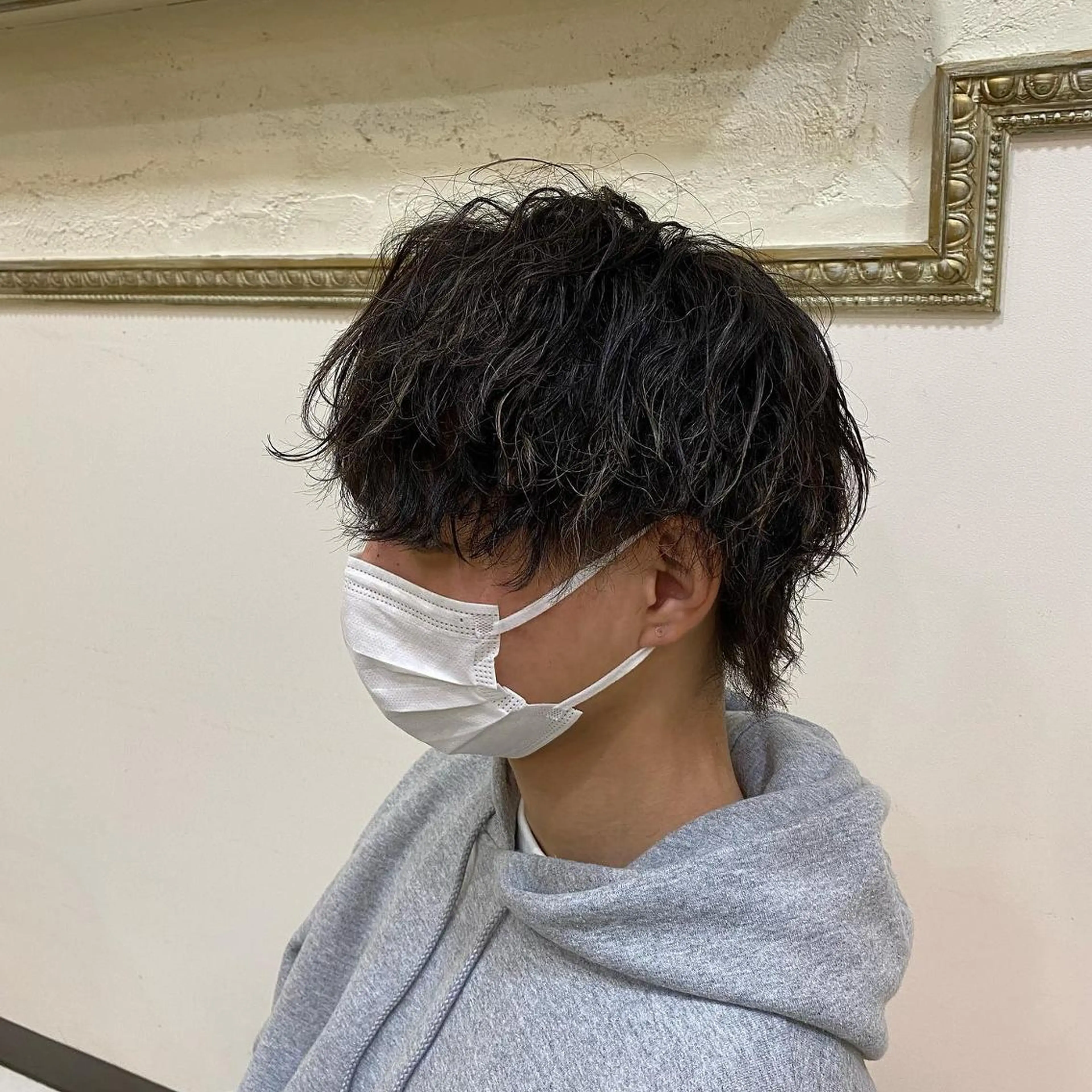 パーマ メンズ メンズ韓国風 メンズパーマ 学生（メンズ向け） メンズツイストパーマ 学生 三ノ宮フェザーパーマ 蕃本 啓利のヘアスタイル