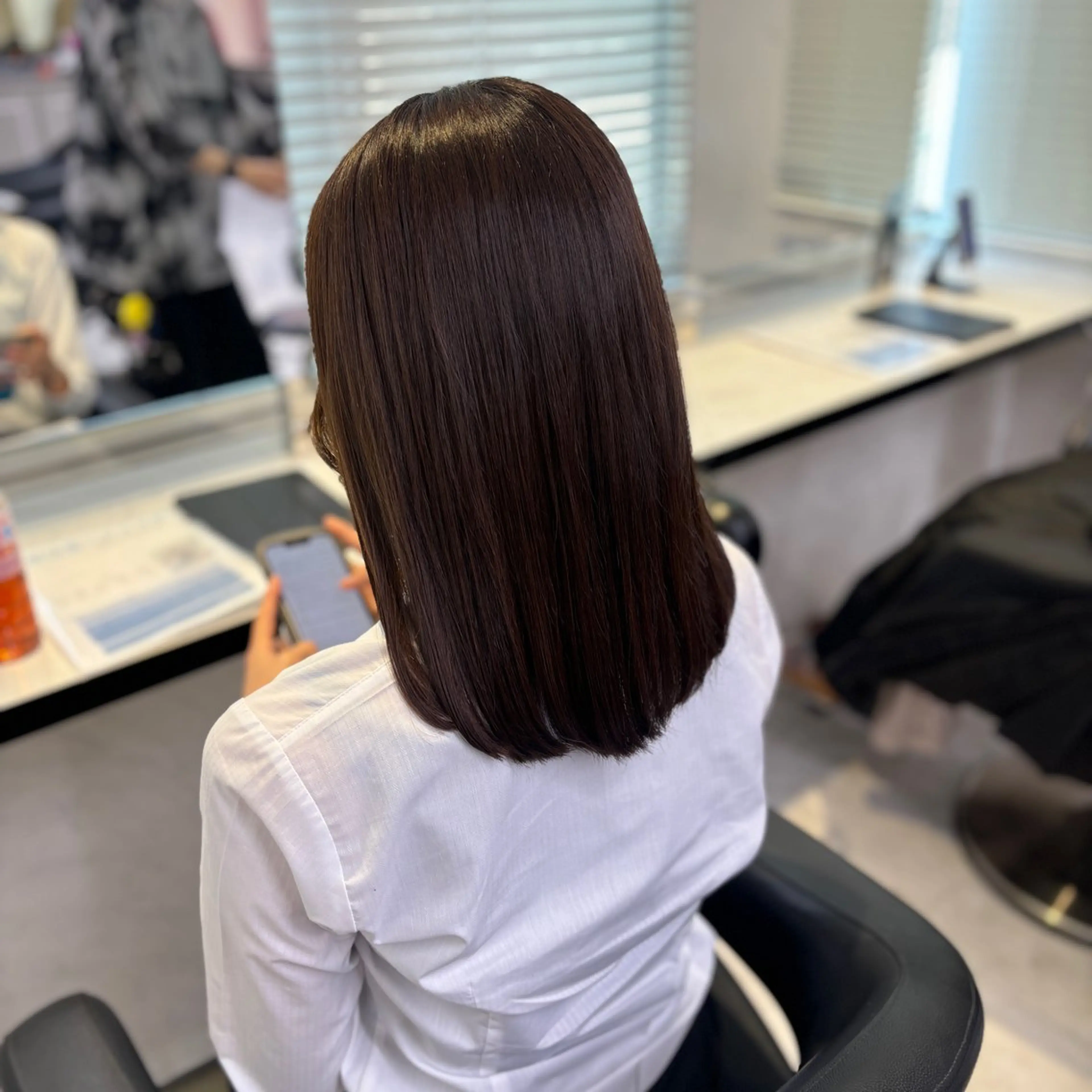 セミロング カラー 透明感カラー 髪質改善 💙ハイトーン韓国風 色白ヘア💙manaのヘアスタイル