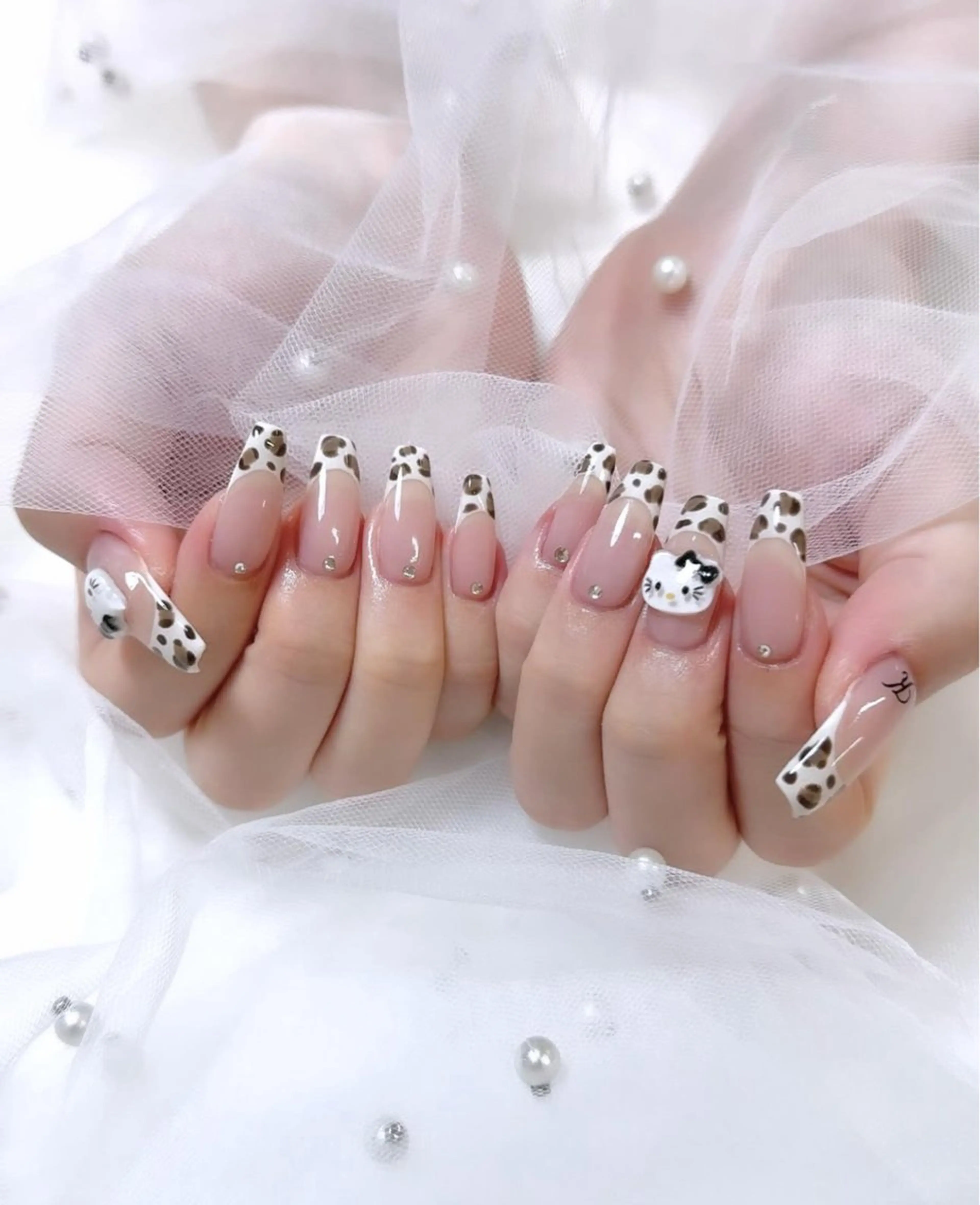 ネイル アニマル柄 オーロラネイル チークネイル フラッシュネイル ジェルネイル ハンドネイル Lina所属・Lina Nail Salonのネイルデザイン