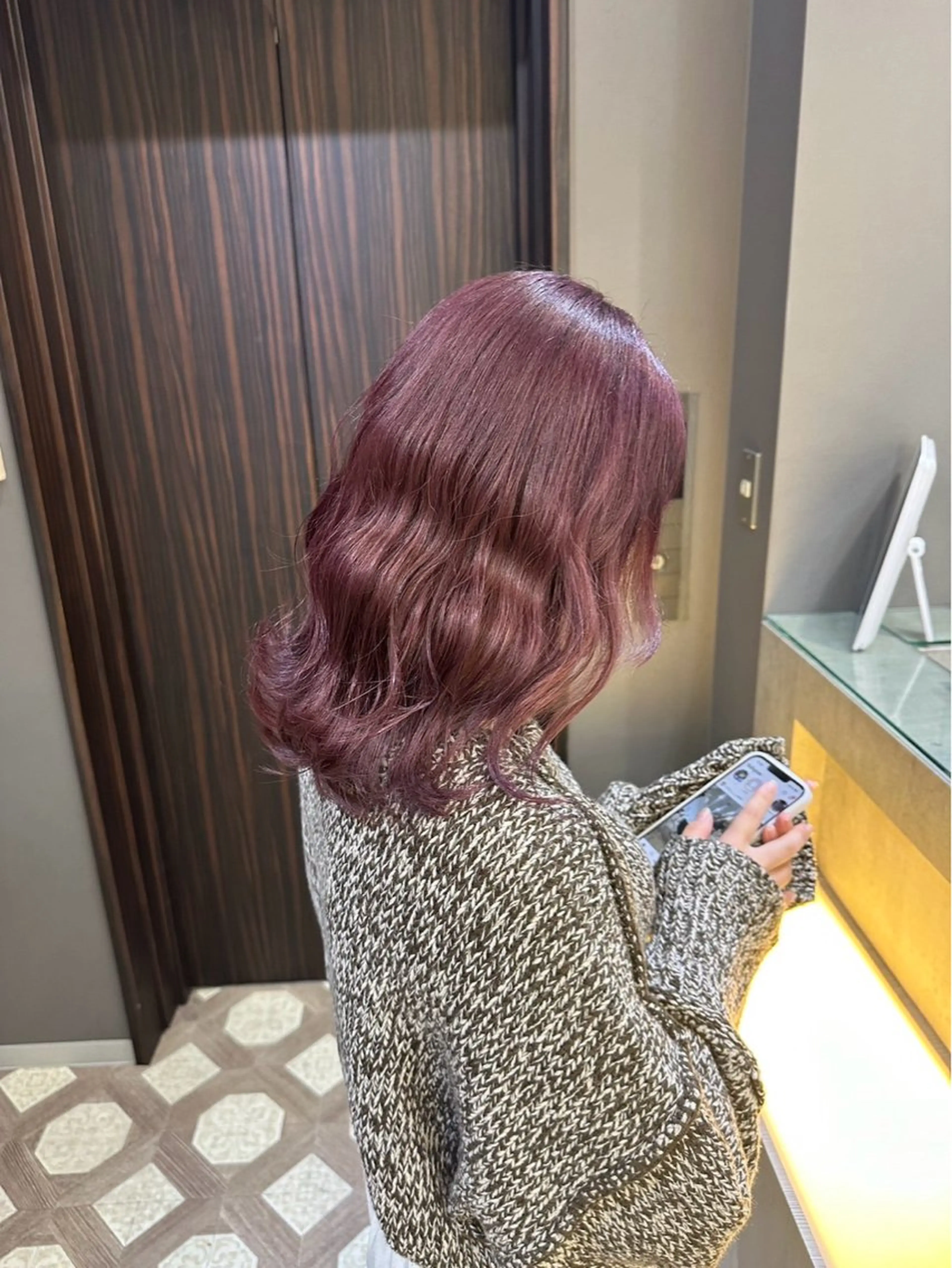 ミディアム カラー カット ヘアカラー トリートメント バレイヤージュ/ ミルクティーベージュのヘアスタイル