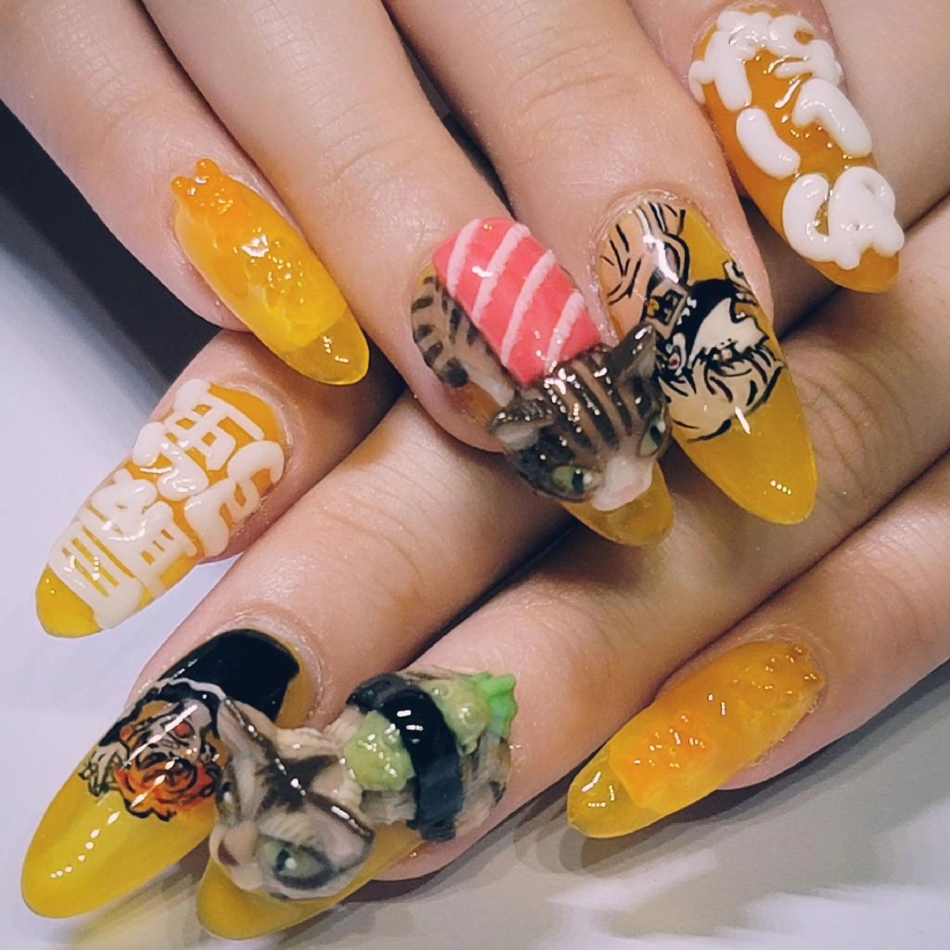 ネイル アートネイル ワンカラーネイル オレンジ 黄色 ハンドネイル よしだ ひろきのネイルデザイン