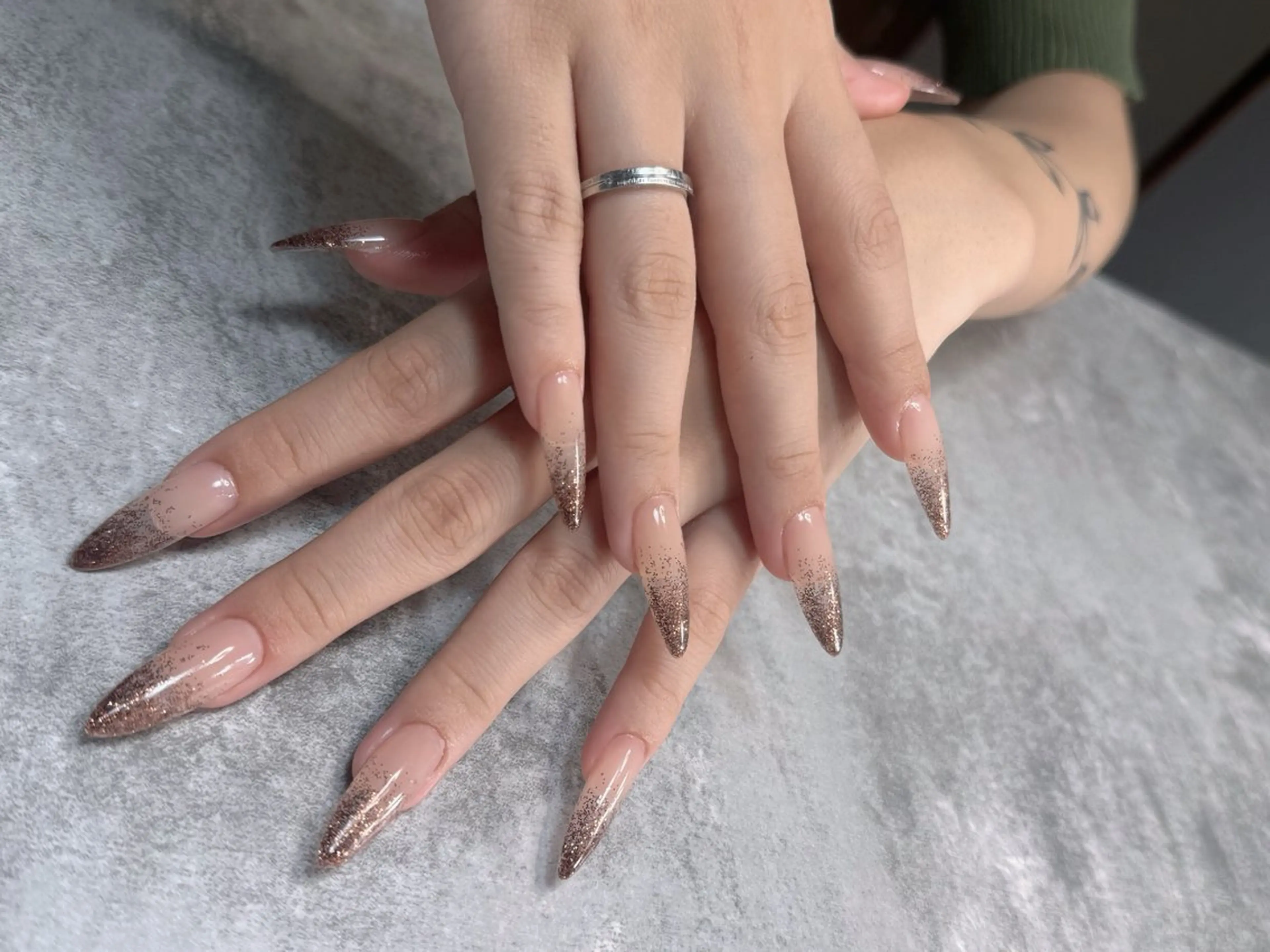 ネイル アートネイル オーロラネイル チークネイル 長さ出し フレンチネイル ハンドネイル nail sideraのネイルデザイン