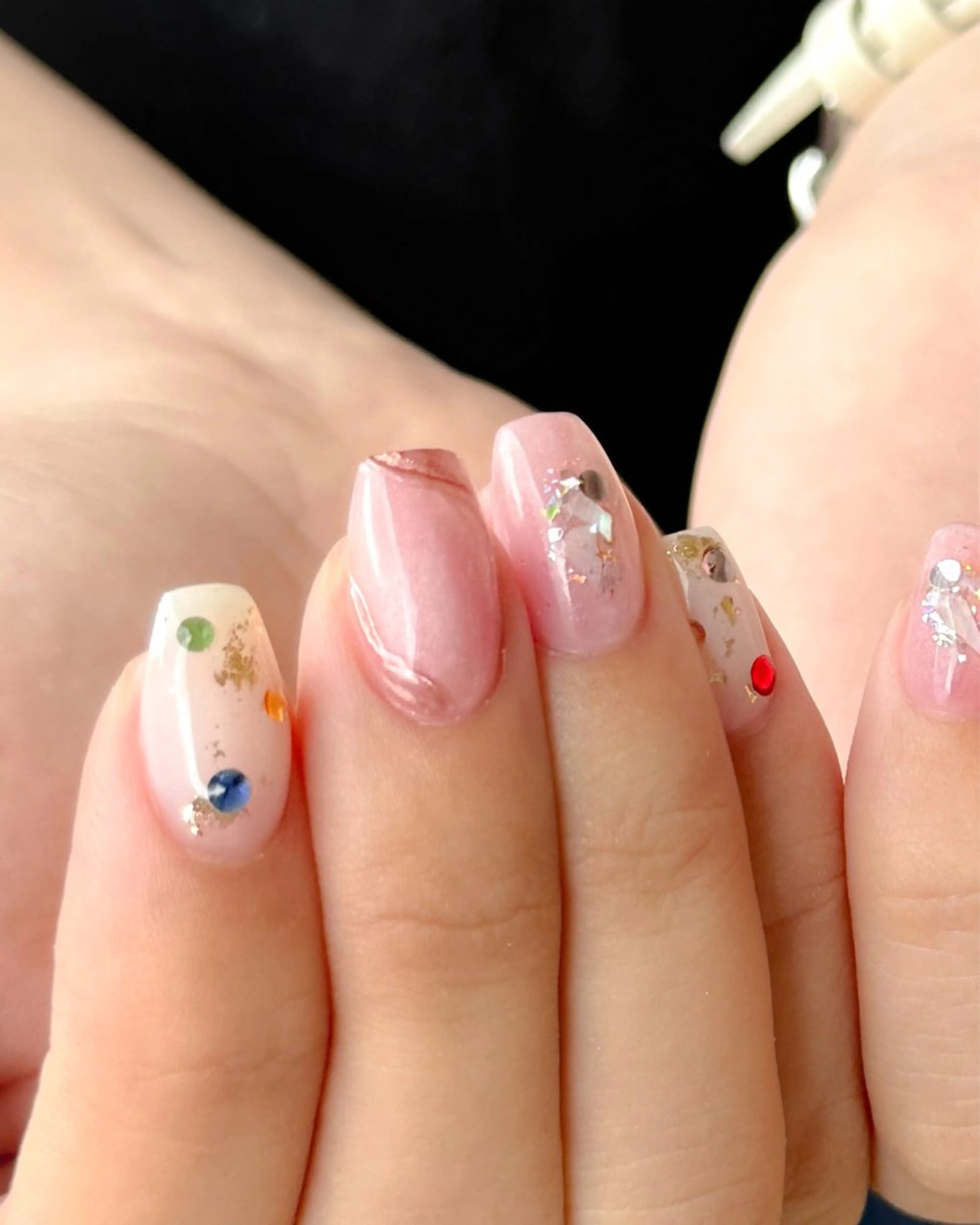ネイル ニュアンスネイル ピンク ストーンネイル nail salon neige所属・ジェムネイル Risa.のネイルデザイン