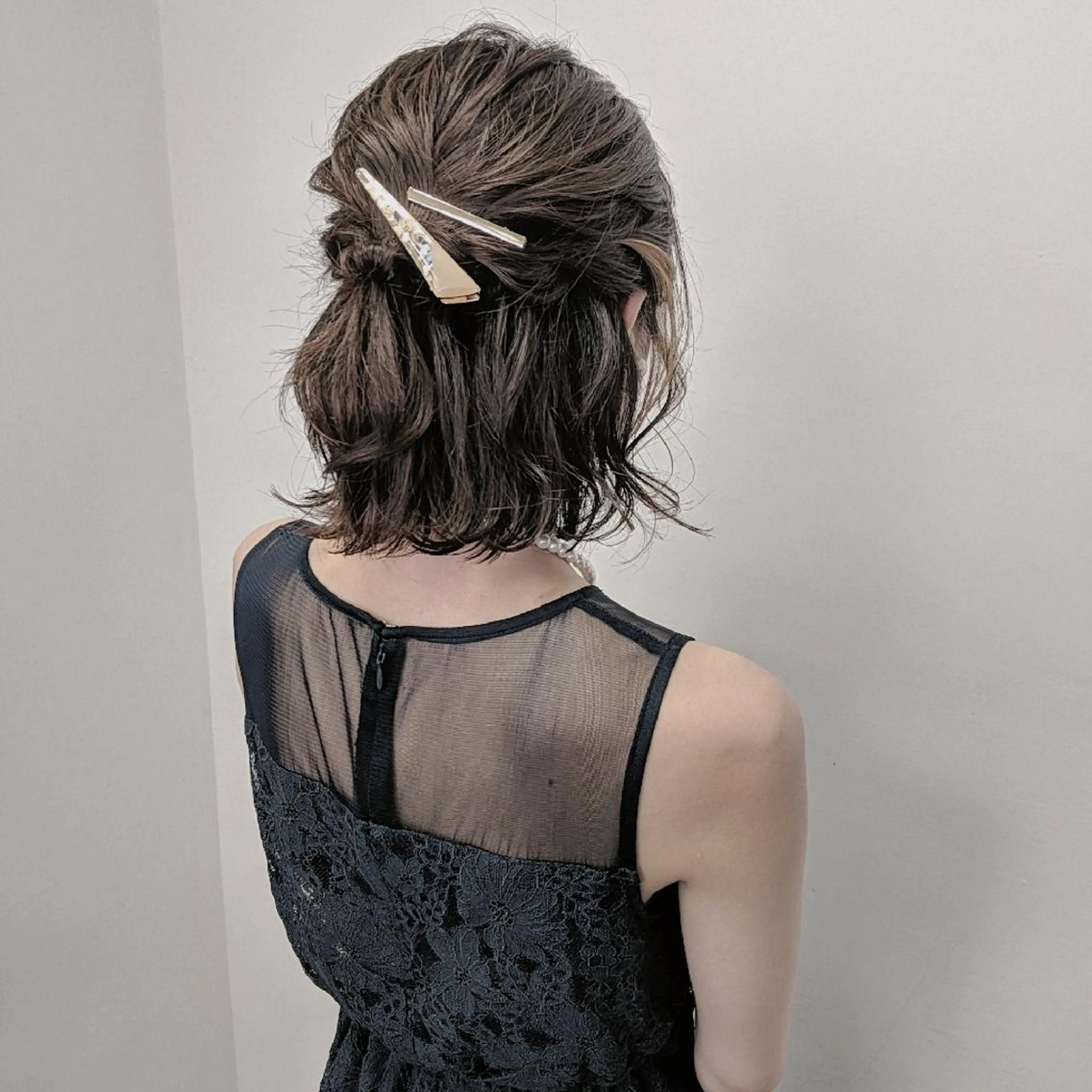 ミディアム ヘアアレンジ ハーフアップ PRIVATE SALON EYES所属・EYES リアのマツエク・マツパデザイン