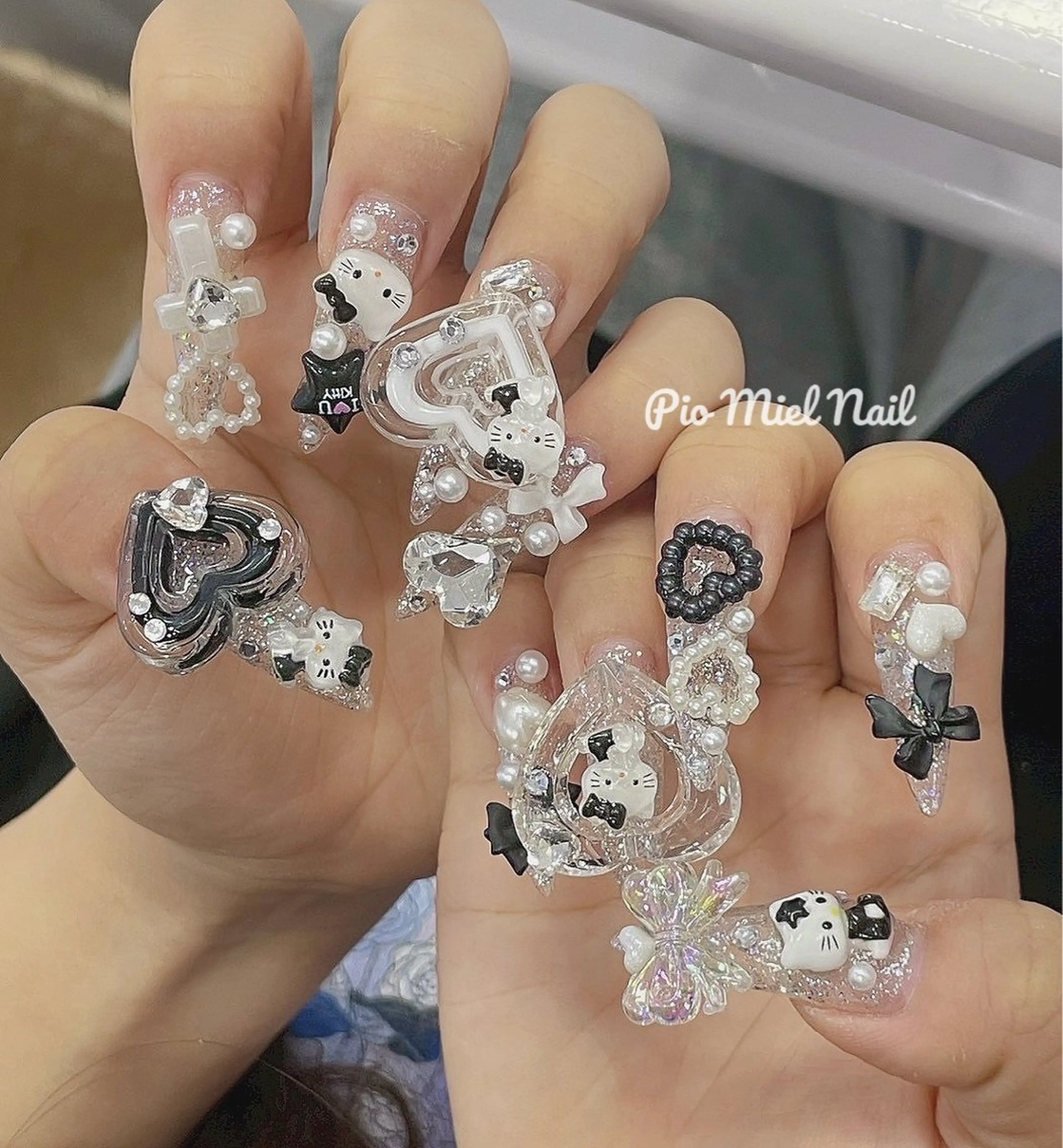 ロング ハンドネイル Pio Mielのネイルデザイン