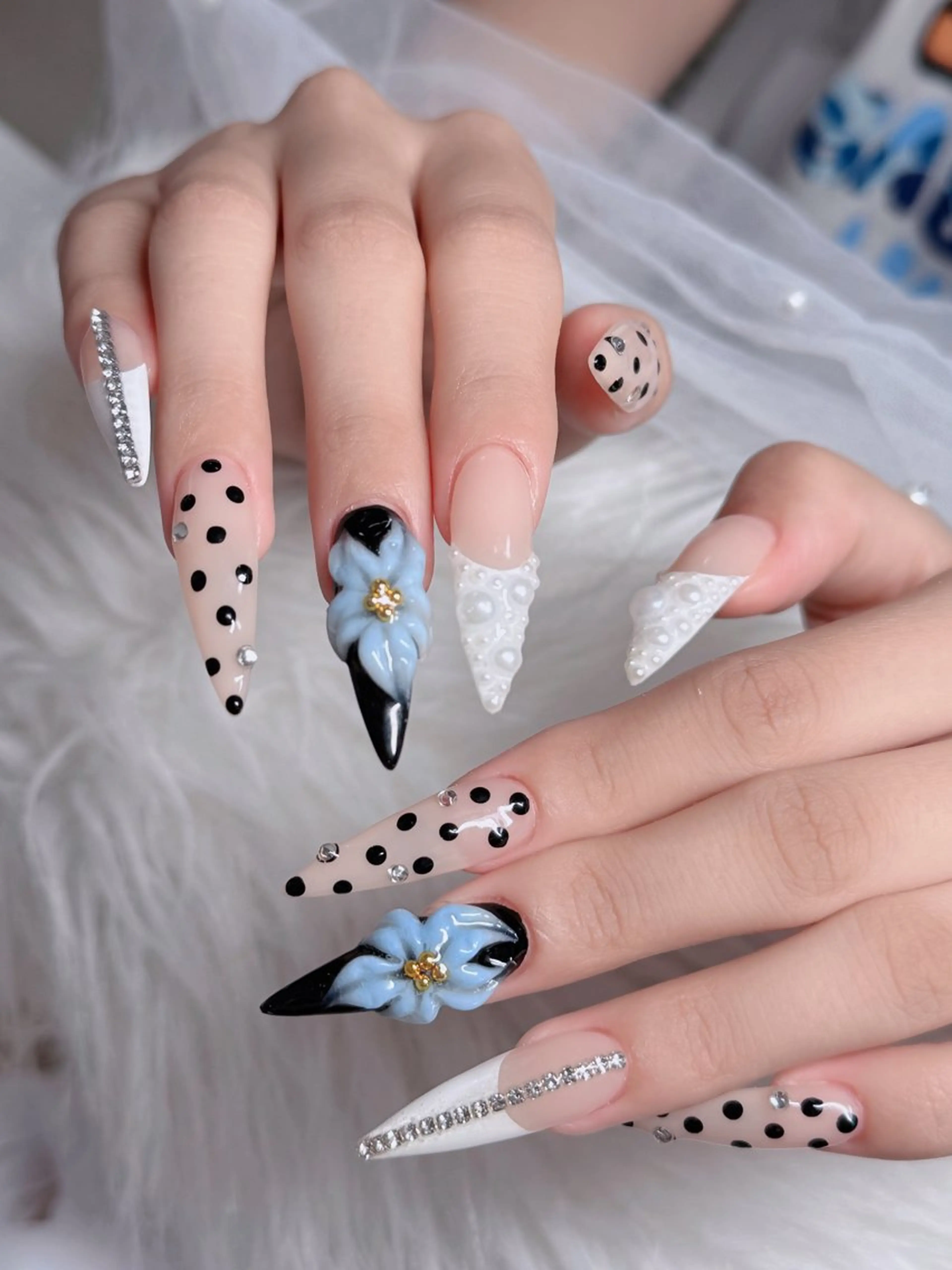 ネイル オーロラネイル フレンチネイル ジェルネイル ハロウィン キラキラネイル ハンドネイル H.baby Nail Salonのネイルデザイン