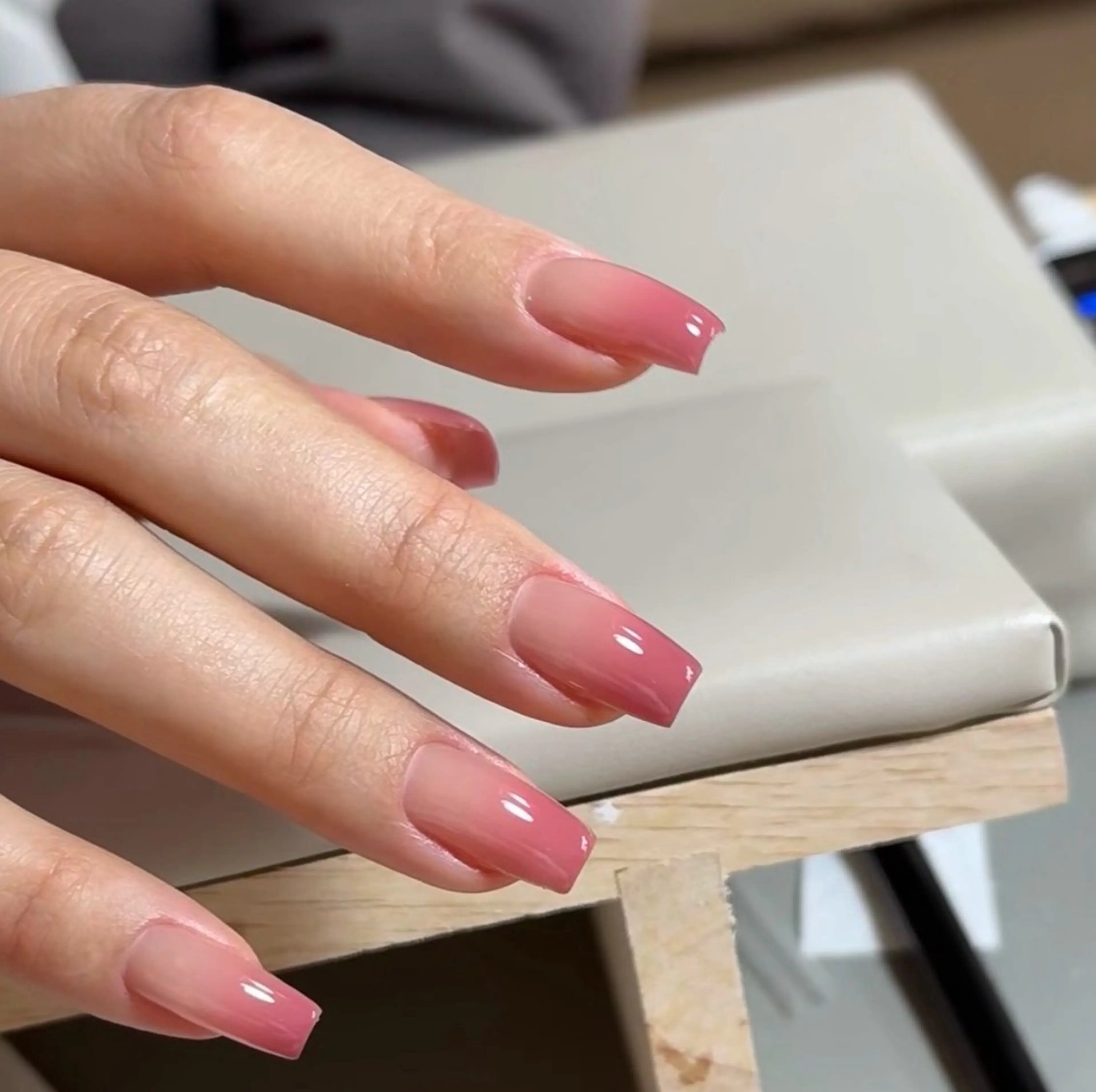 ミディアム Dione Nail 長さだし モデル募集のネイルデザイン