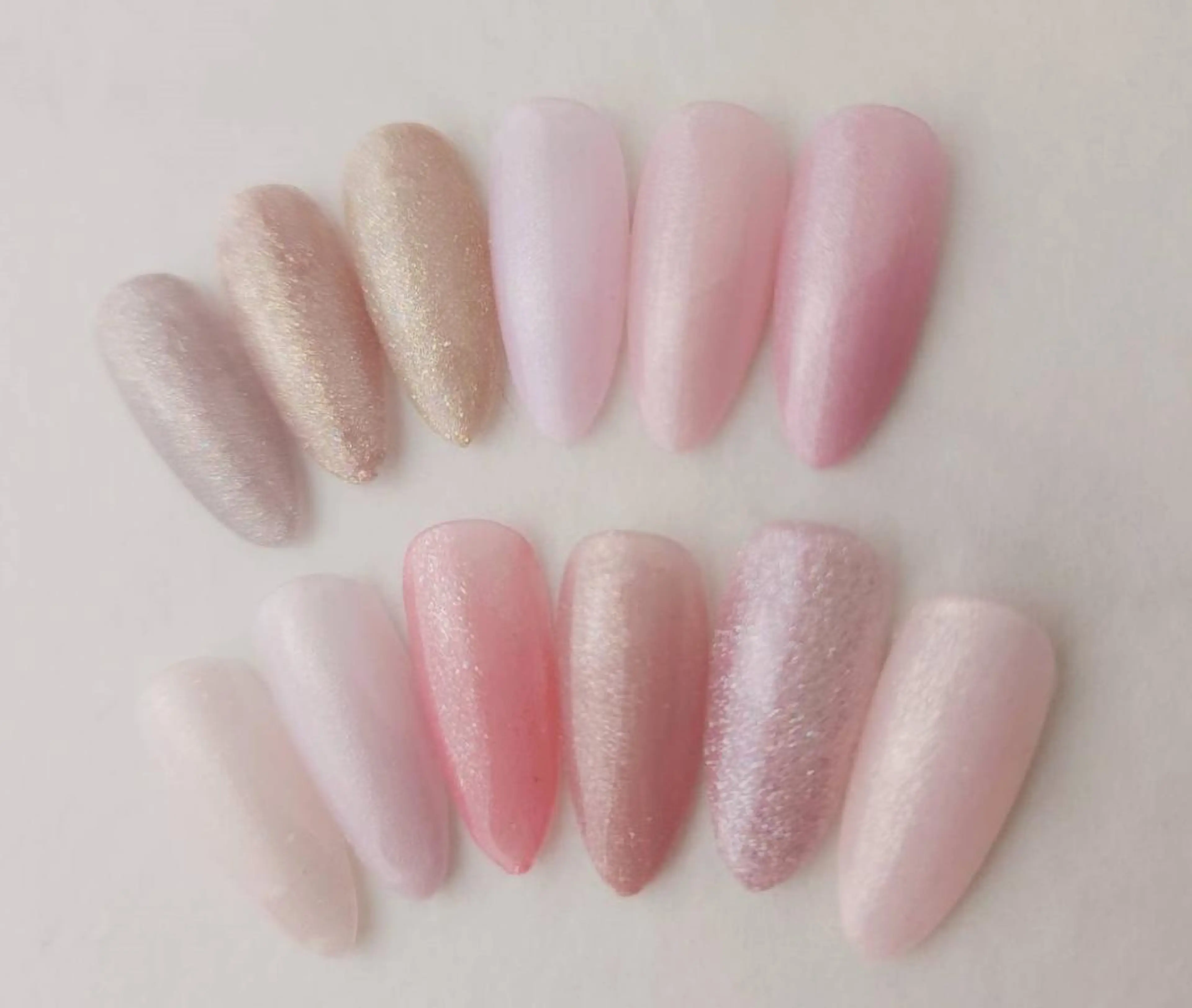 【Jrネイリスト】(オフなし)💫手が綺麗に見える 上品オフィスラメネイル💫自爪を削らないノンサンディングベース使用の写真